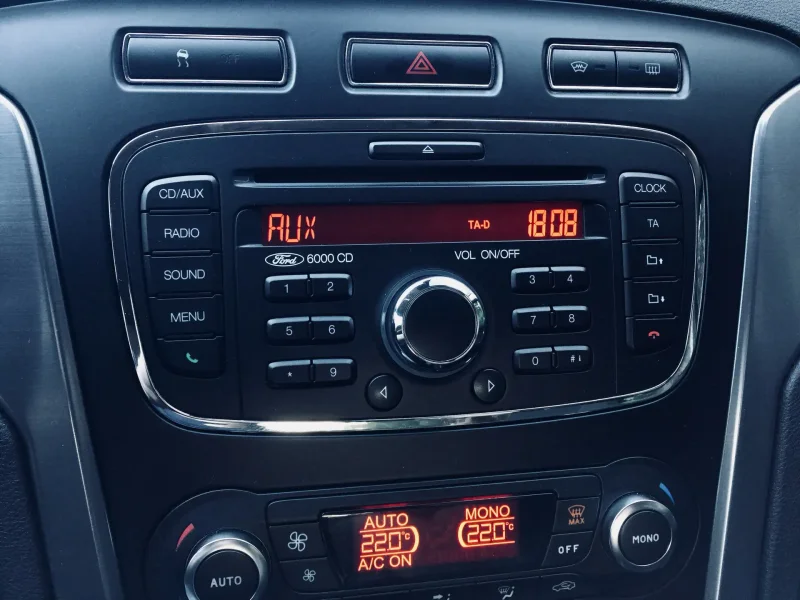 Ford Sony 6000cd