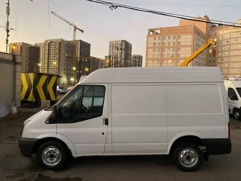 Ford Transit белый