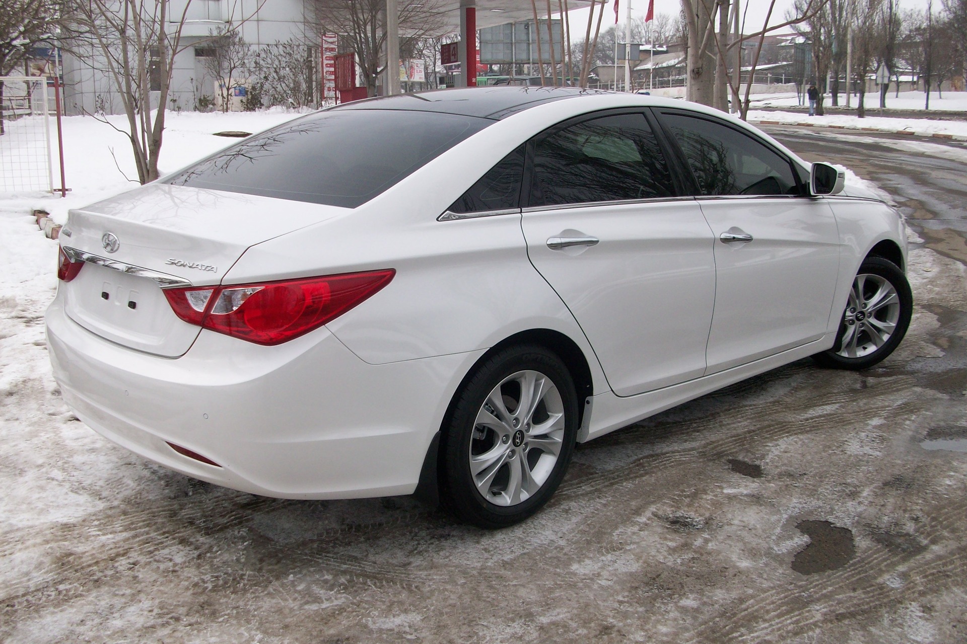 Hyundai sonata drive. Hyundai Sonata 6. Хендай Соната 6 поколения. Hyundai Sonata драйв 2. Хендай Соната 6 поколения белая.