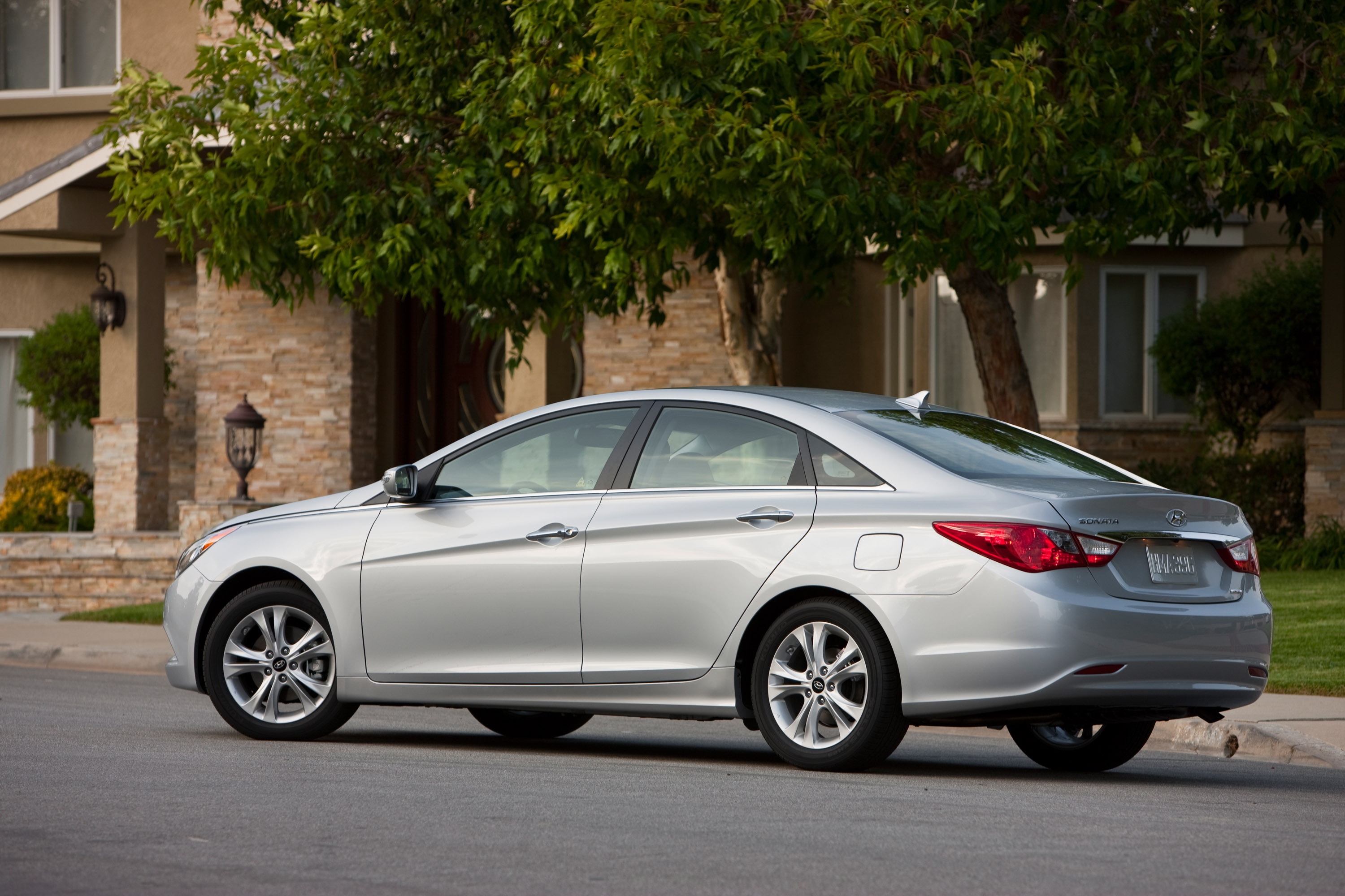 Хендай соната фото. Хендай Соната седан. Машина Hyundai Sonata New. Hyundai Sonata Coupe. Хендай Соната купе.