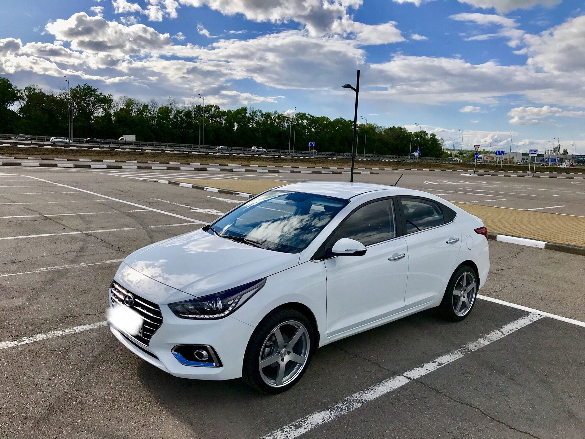 Солярис 2 фото. Hyundai Solaris 2. Солярис 2 r18. Hyundai Solaris 18. Hyundai Solaris 2017 r 18.