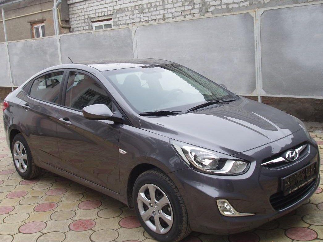 Hyundai Solaris тёмно серый