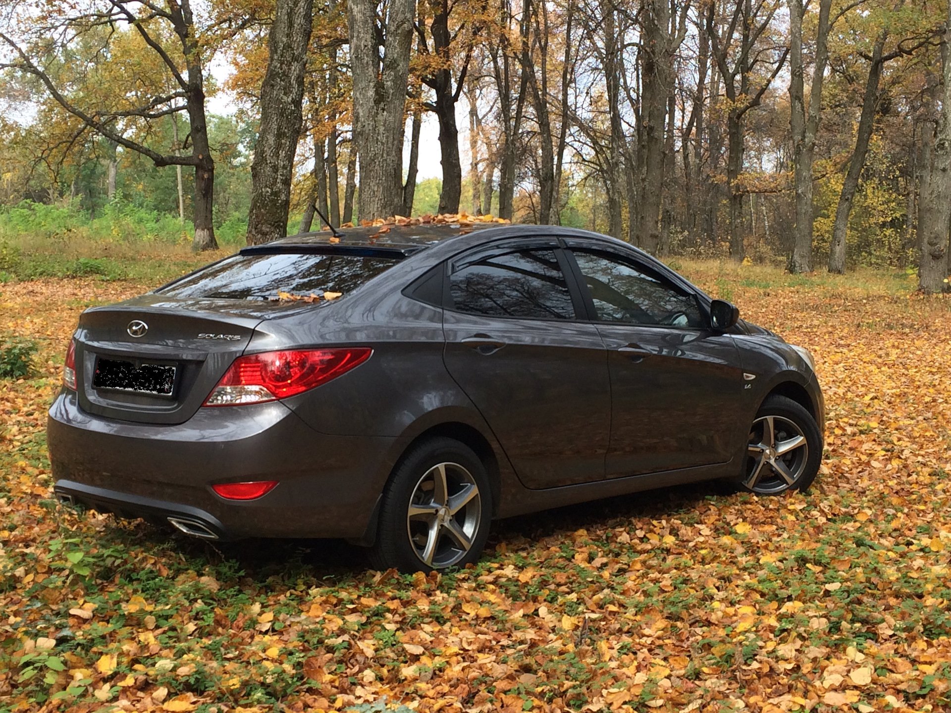 Hyundai Solaris тёмно серый