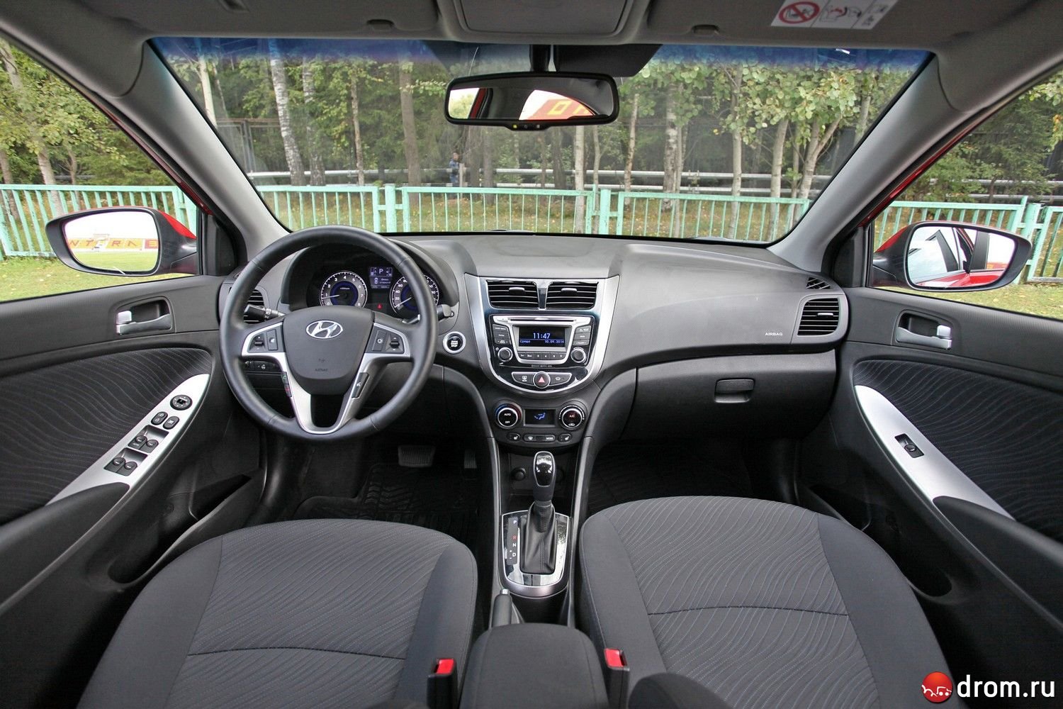 Hyundai Solaris 2012 хэтчбек салон