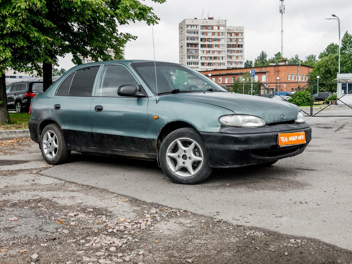 Хендай стария фото. Хендай акцент 1996. Хендай акцент 1.3 1996. Hyundai Accent 1.3 МТ 1996. Hyundai Accent, 1996 хэтчбек.