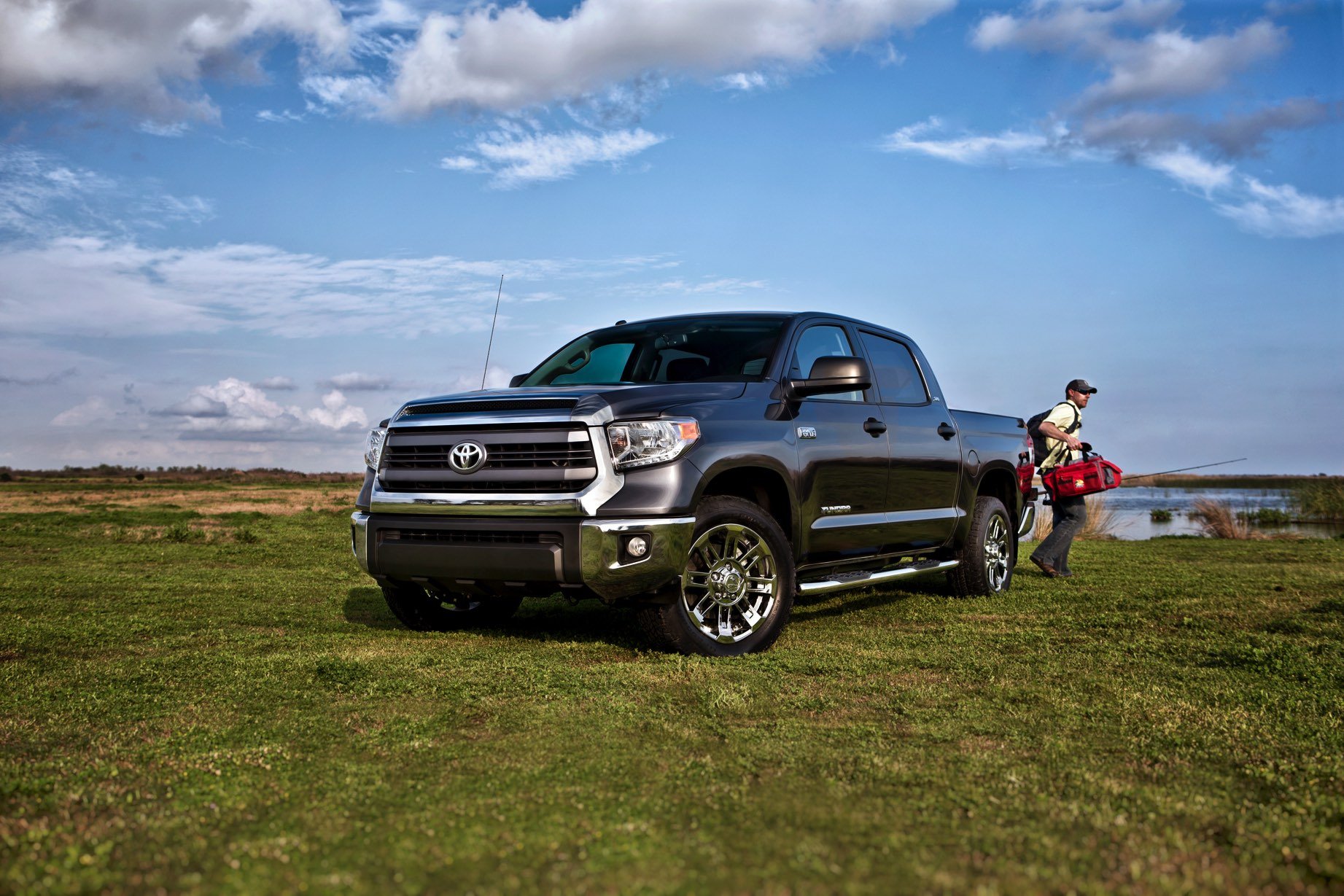 Автомобиль тундра фото. Ford Tundra 2020. Тойота тундра 1974 Edition. Тойота тундра 2021 с человеком. Тойота тундра 2029.