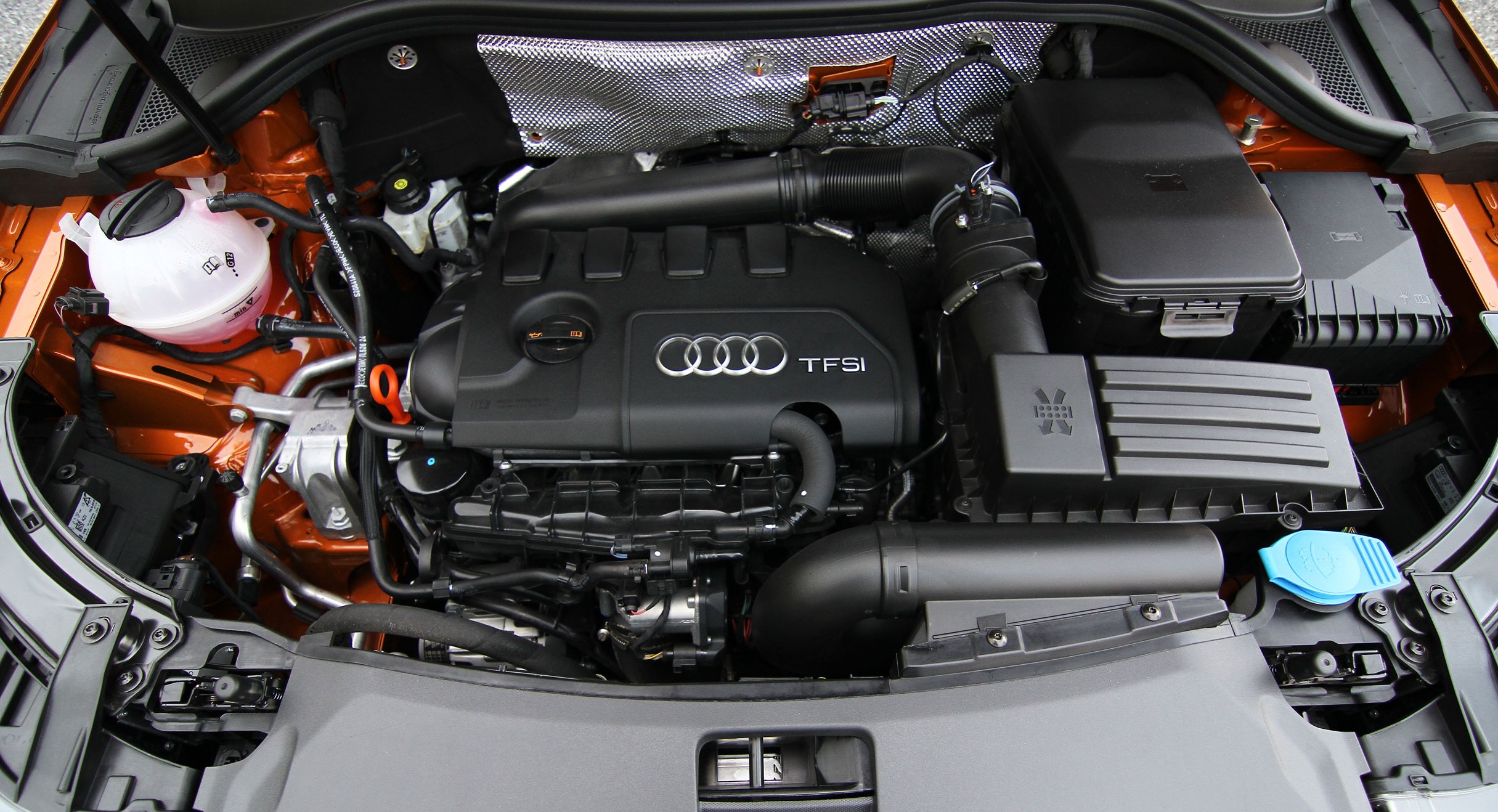Двигатель audi 2.0 tfsi. Ауди q3 TFSI. Audi q3 2.0. Audi q3 engine. Мотор Ауди q3 2.0 170 л.с.