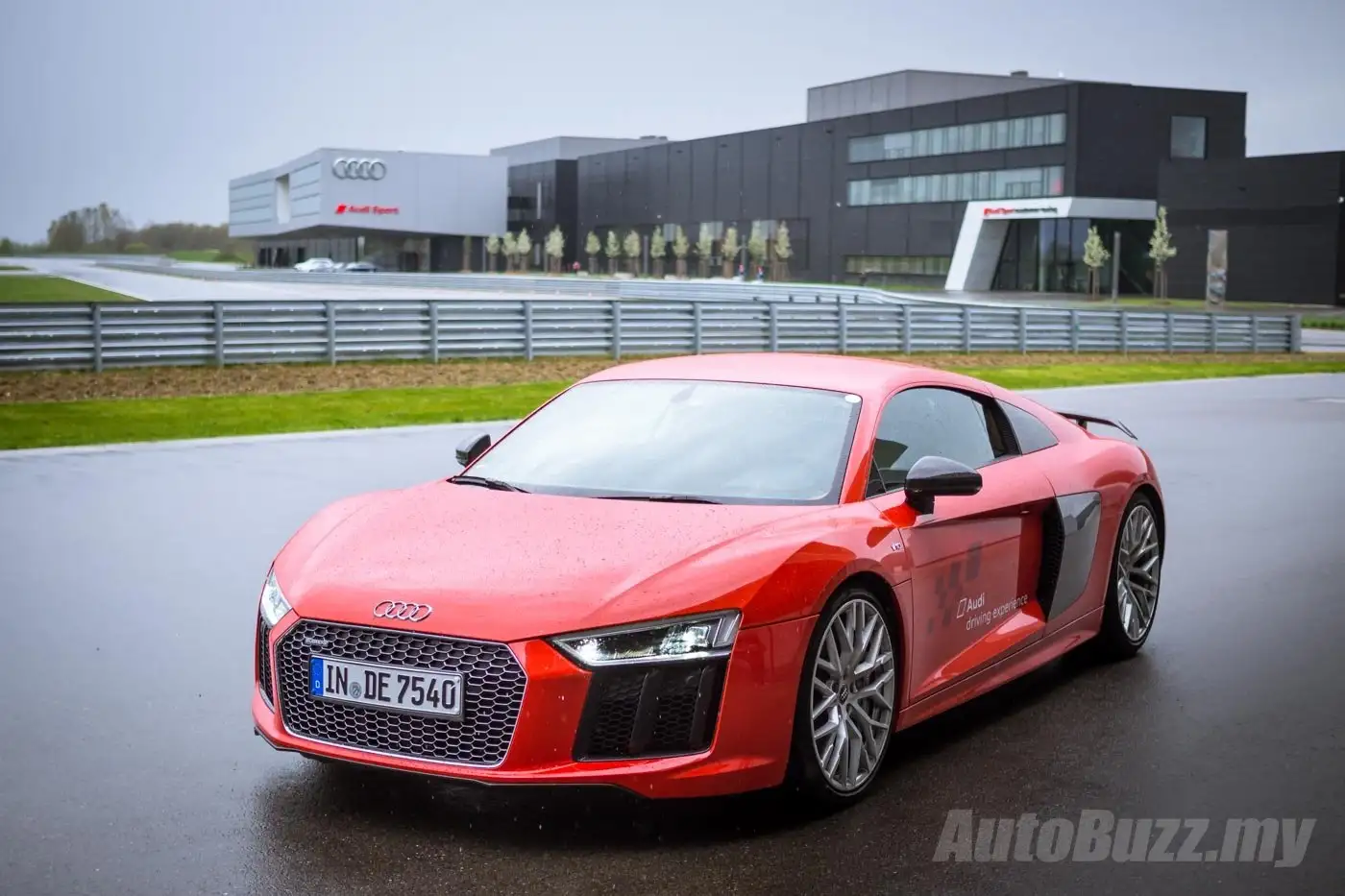 Спортивная Audi r6