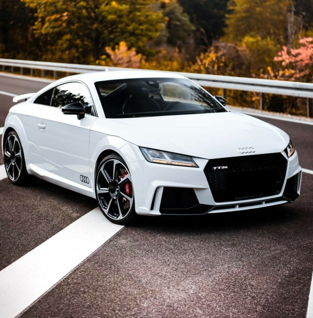 Ауди спорт. Audi TT r8. Ауди i8 спорт. Ауди ТТ спортивная. Audi r8 и ТТ.