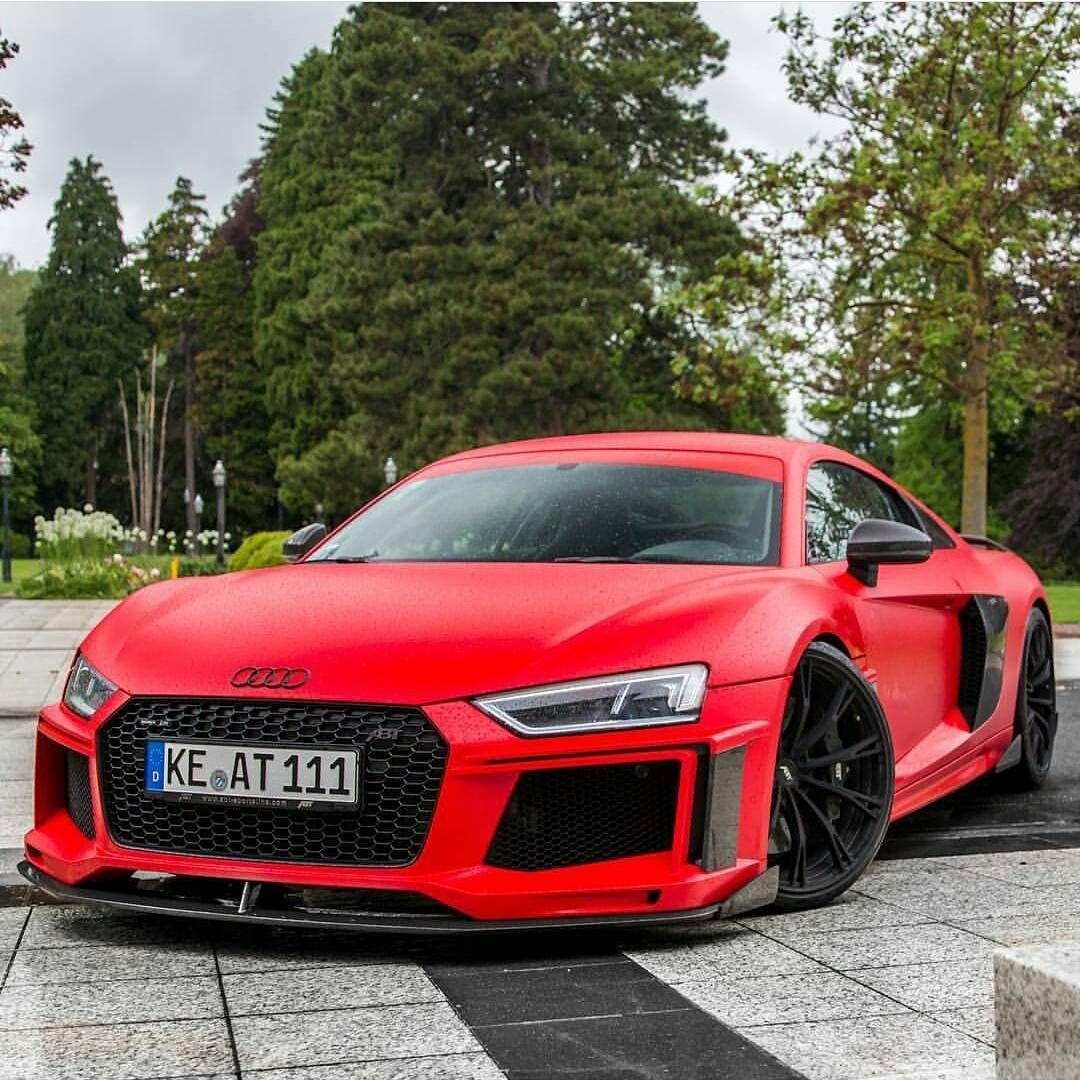 Audi спорткар r8