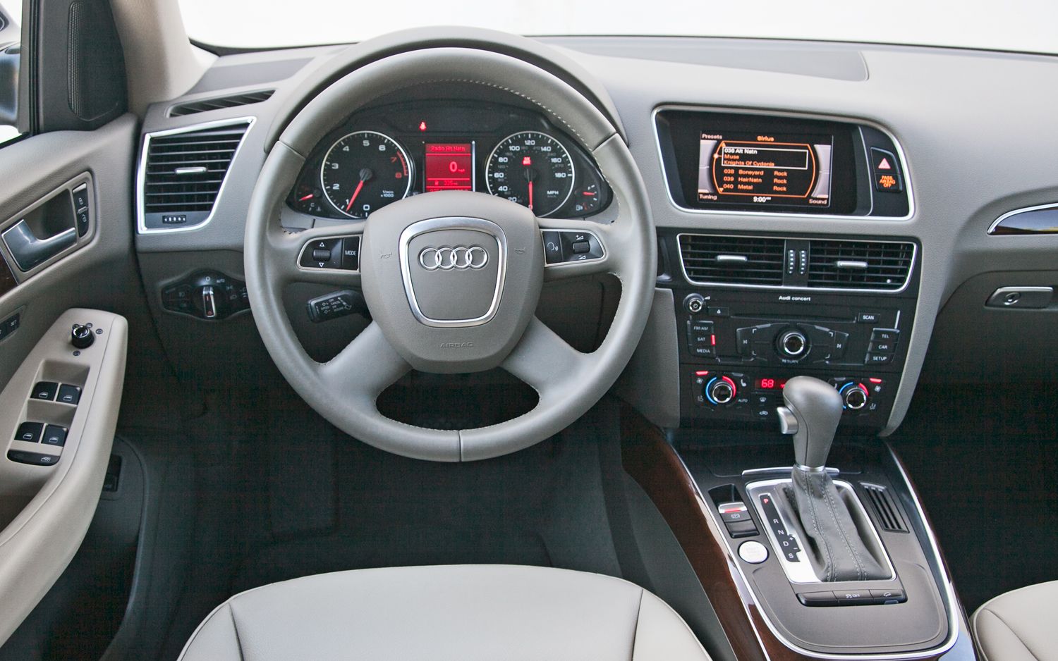 5 q 4 q 3 3. Audi q5 салон. Audi q5 Interior. Ауди q5 салон. Audi q5 2014 салон.