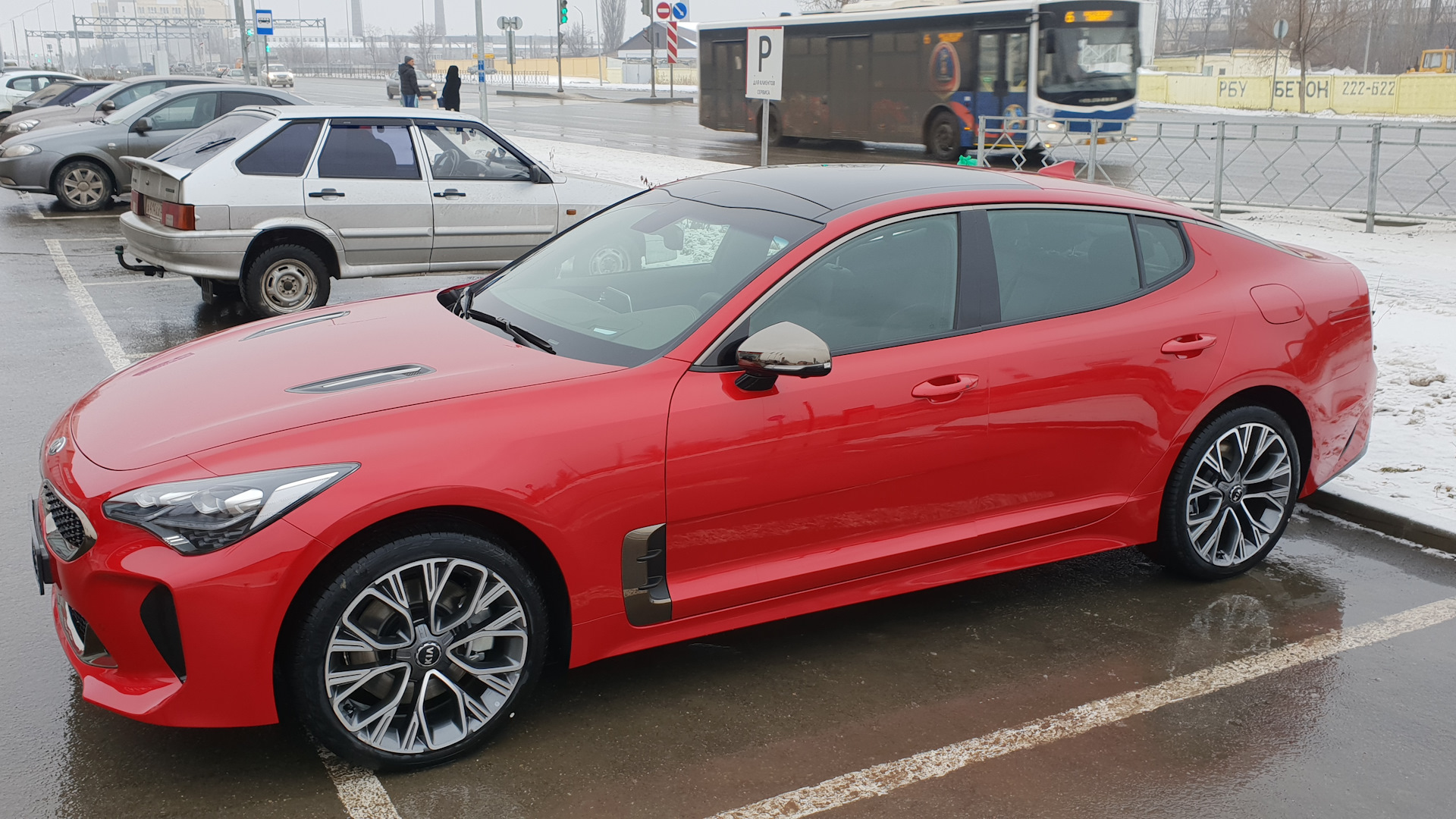 Kia Stinger красный