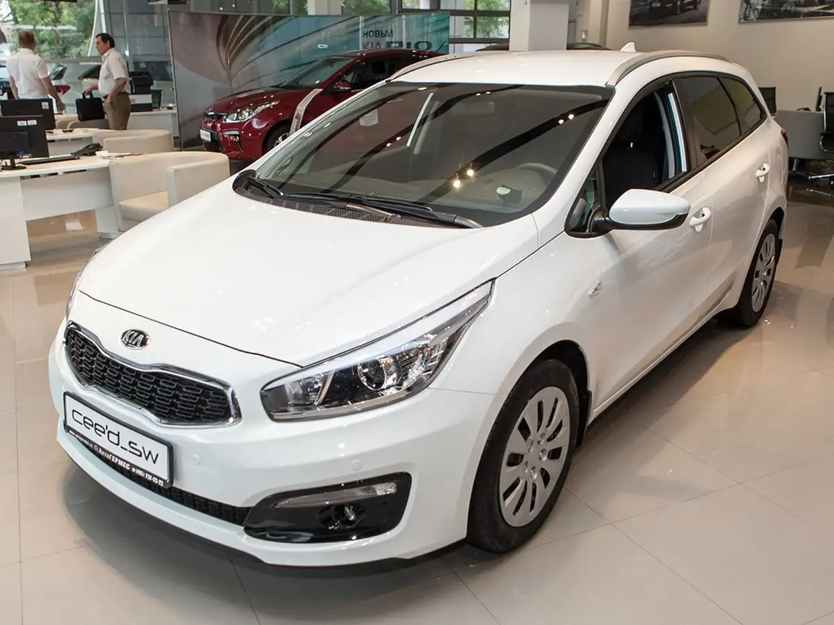 Kia Ceed 2022 белый