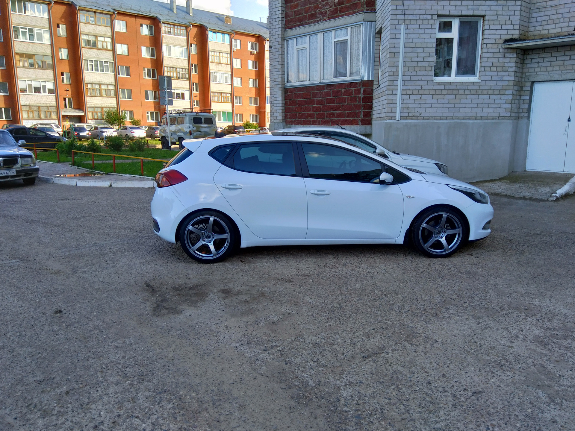 Диски 2013. Kia Ceed 2 диски. Kia Ceed JD красивые диски r17. Kia Ceed JD белая на 17 дисках. Kia Ceed JD диски r19.