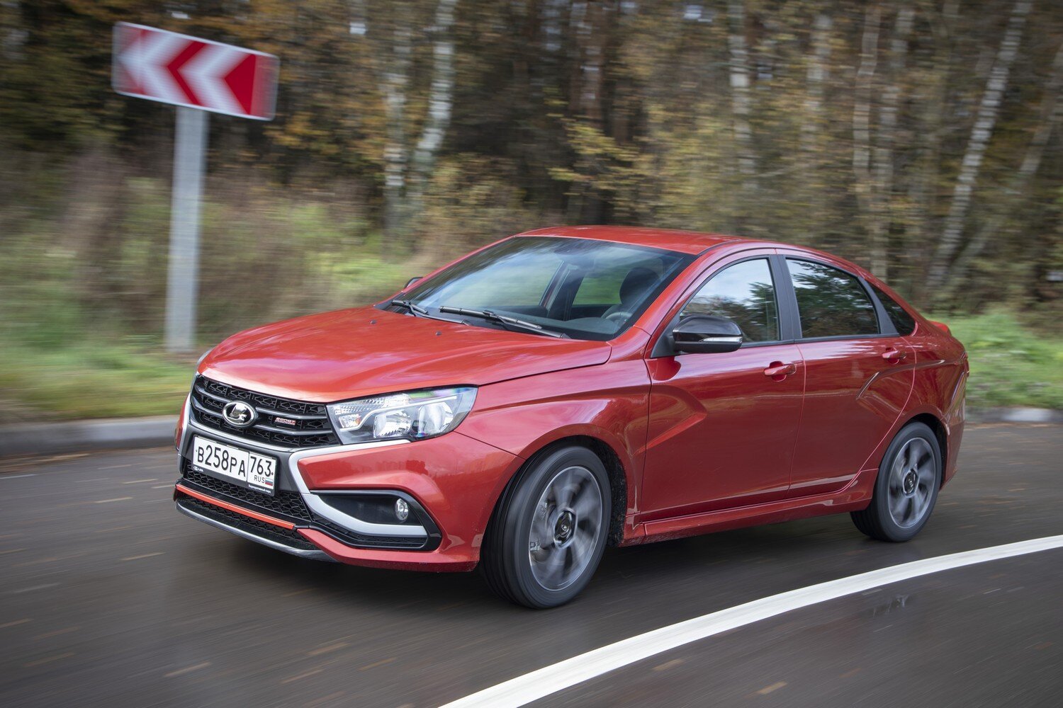 Lada Vesta Sport красная