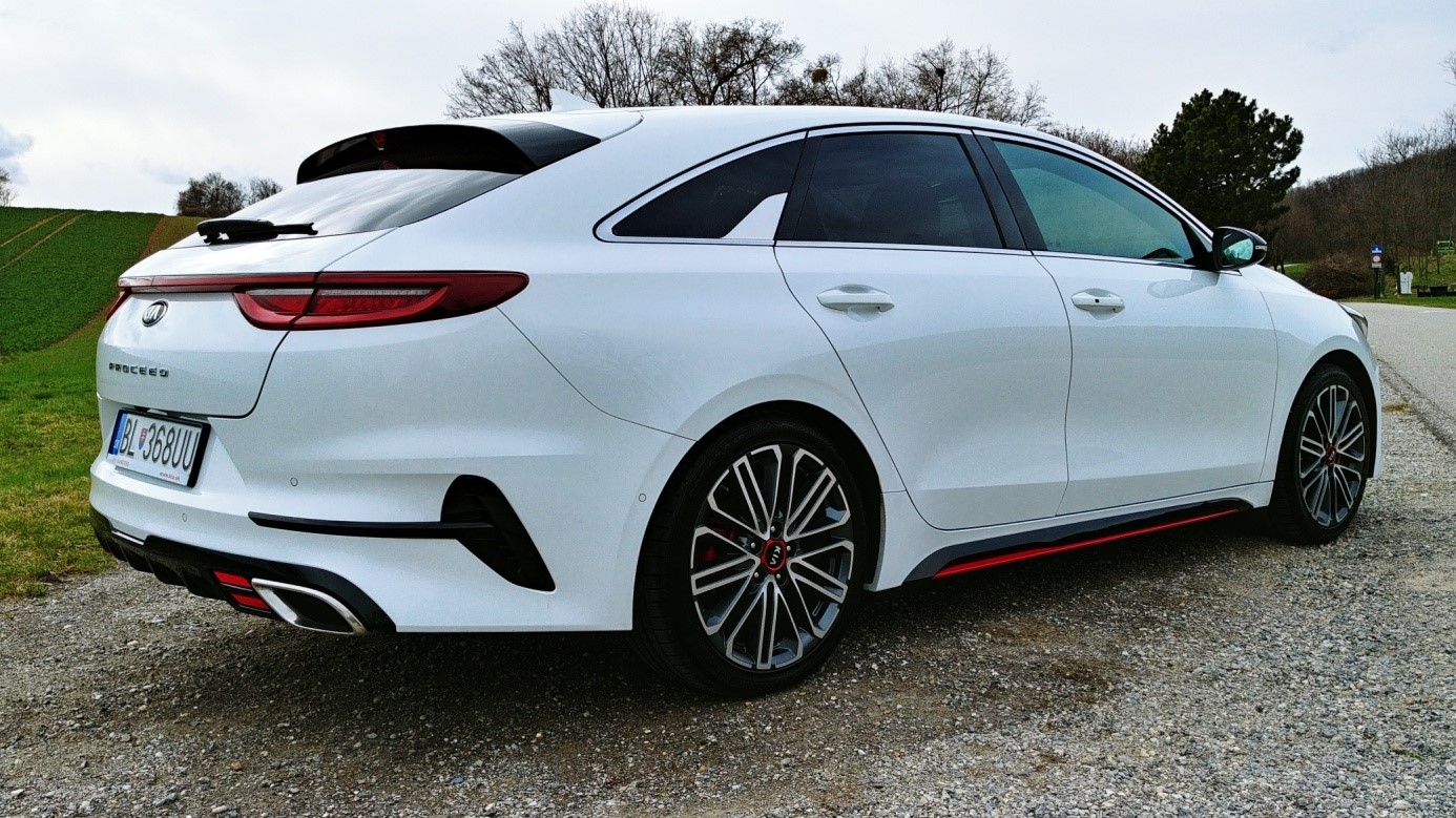 Kia Optima k5 gt белая