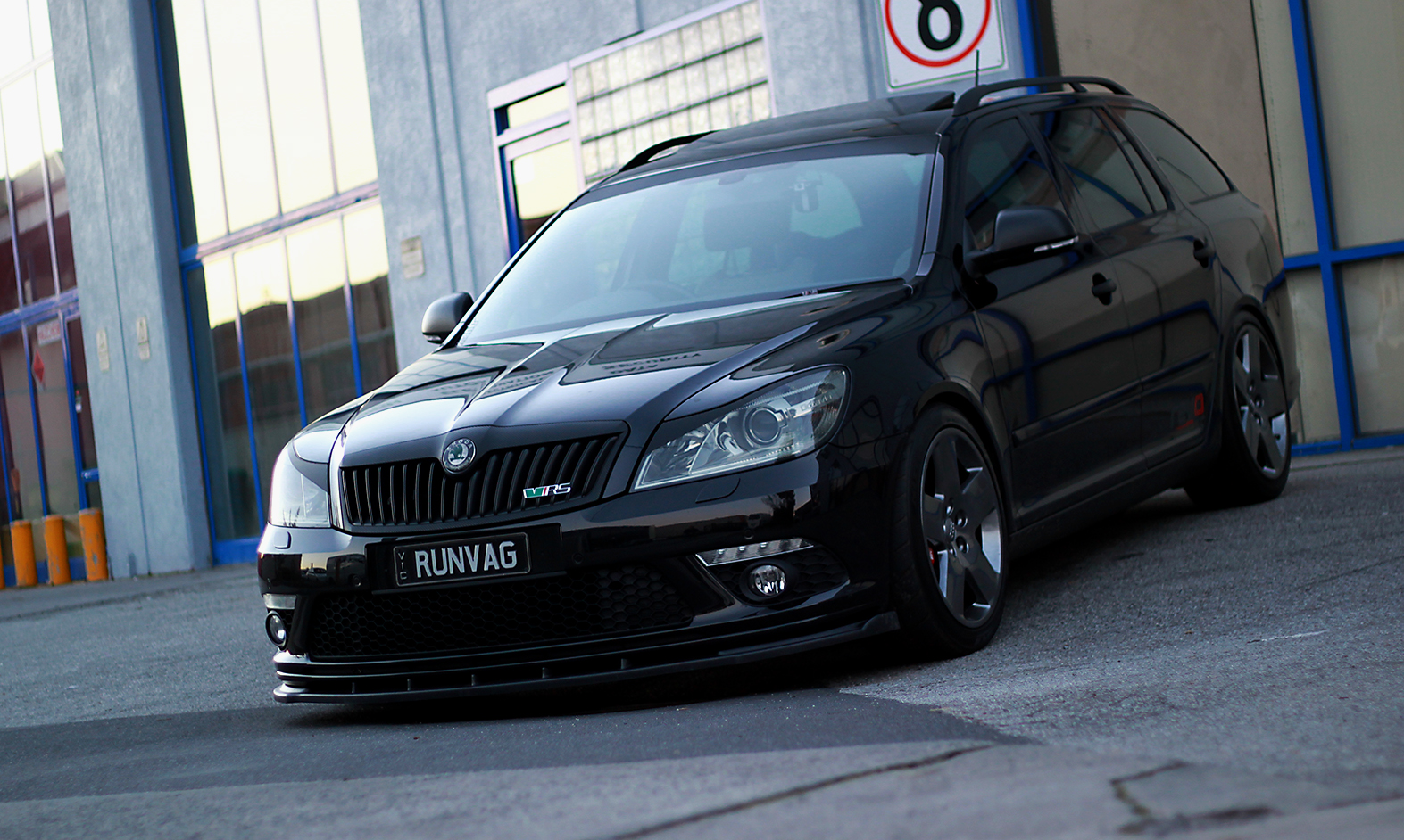 Skoda Octavia 2 RS черная