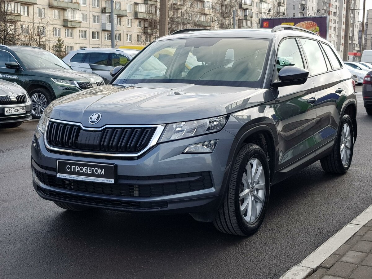 Шкода кодиак 150 л с. Серый Skoda Kodiak 2018. Шкода Кодиак темно серый. Skoda Codiaque 790 62 Рязань. Шкода серо шоколадная Карок.