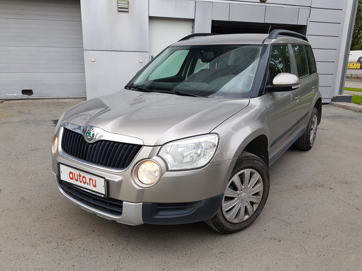 Шкода йети 2012 год. Шкода Йети серая. Шкода Йети 2015 серая. Skoda Yeti i 1.2 АМТ (105 Л.С.) серебристый с пробегом. Skoda Yeti i 1.8 AMT (152 Л.С.) 4wd белый с пробегом.