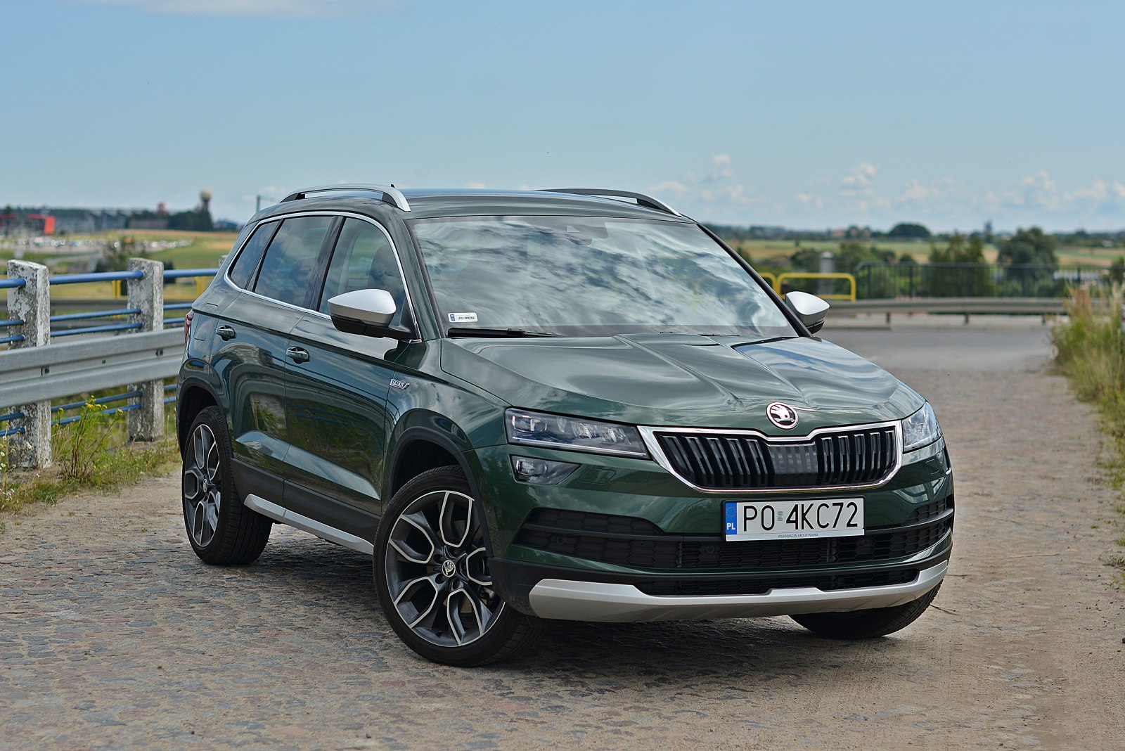 Skoda karoq. Skoda Karoq зеленый. Skoda Karoq 2. Skoda Karoq 2021 зеленый. Шкода Карок Скаут 2021.