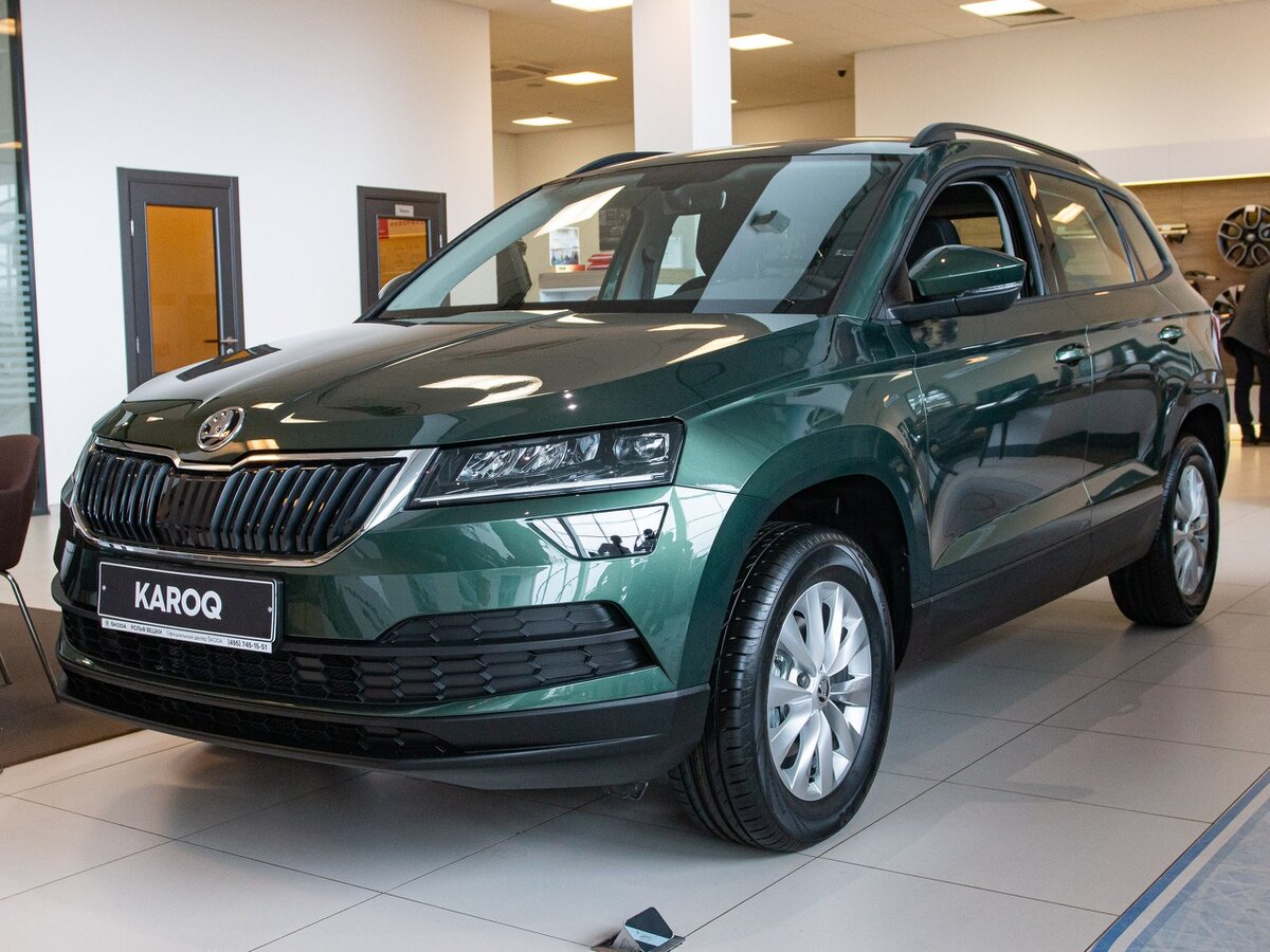 Skoda Karoq 2021 зеленый