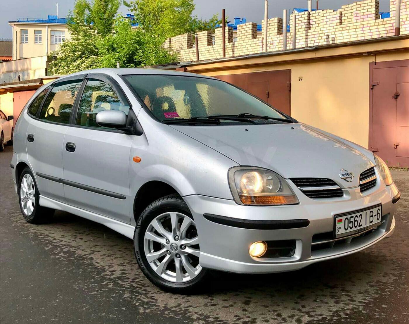 Nissan Tino 2001