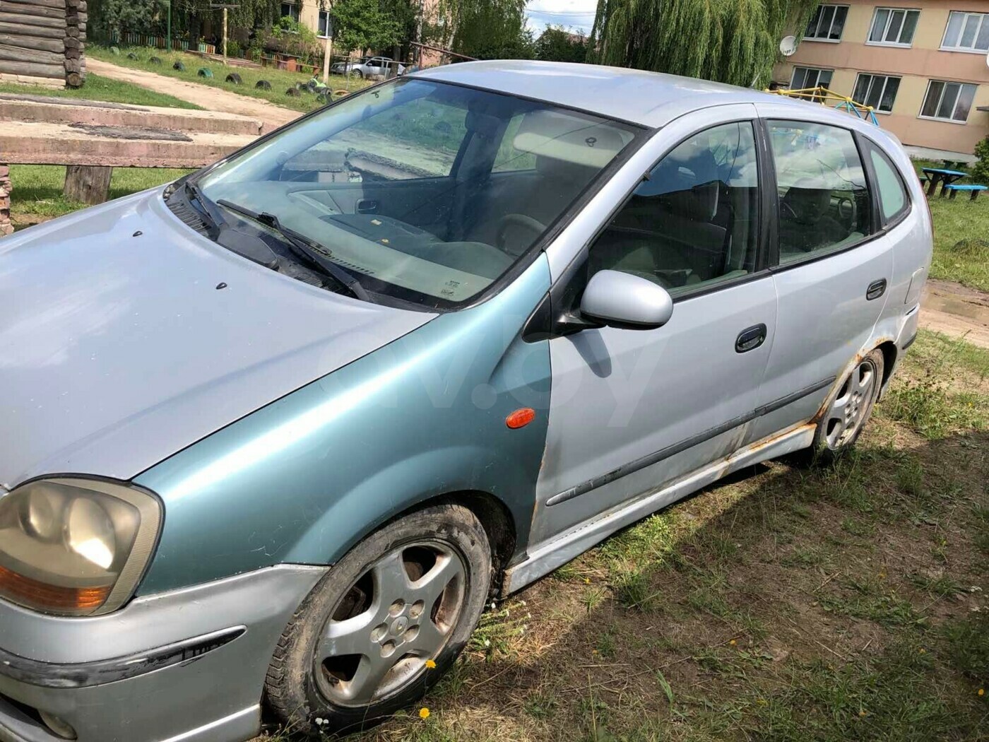 Nissan Almera Tino 2001