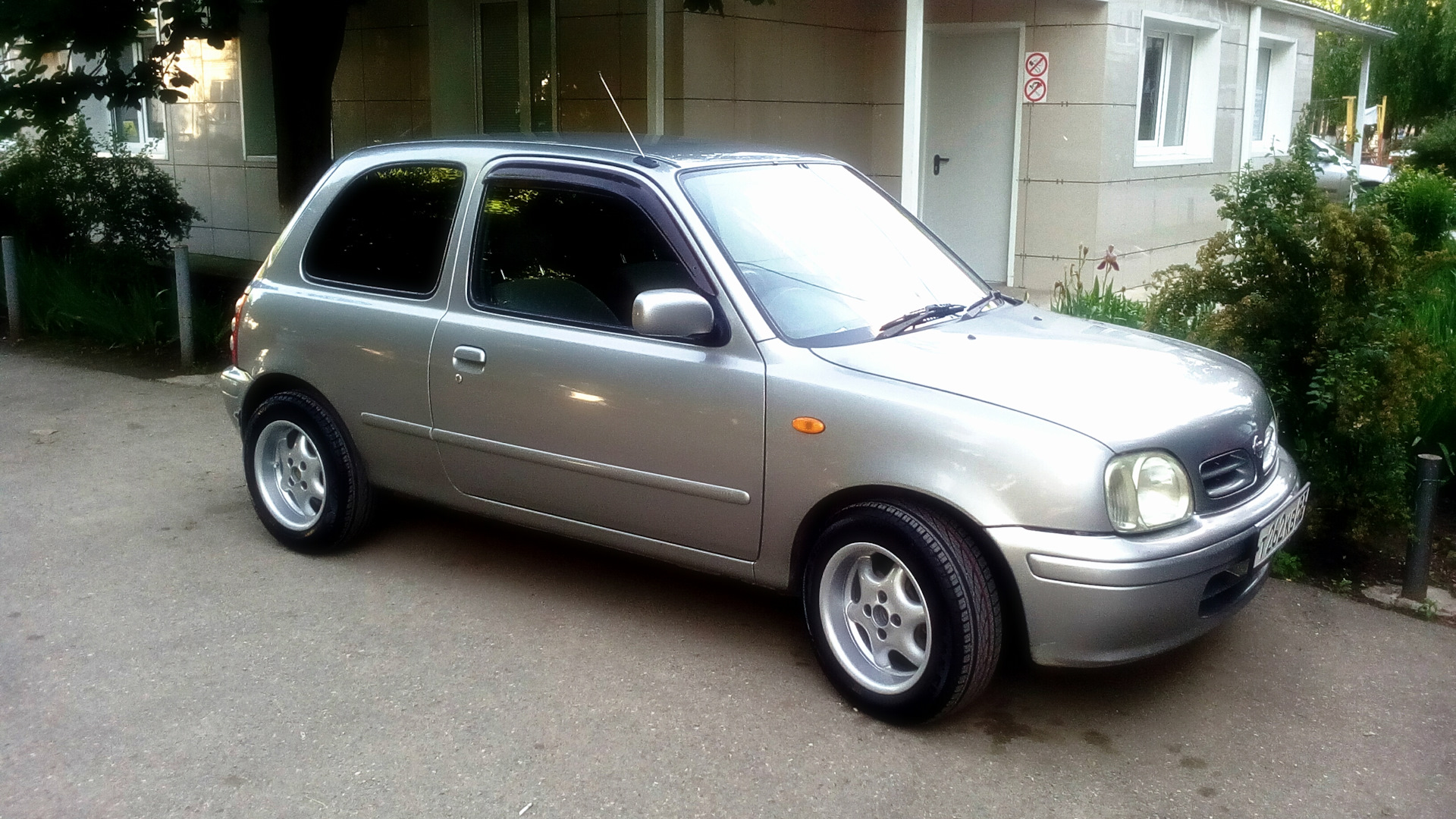 Ниссан марч к11. Nissan March 11. Ниссан Марч к11 2001.