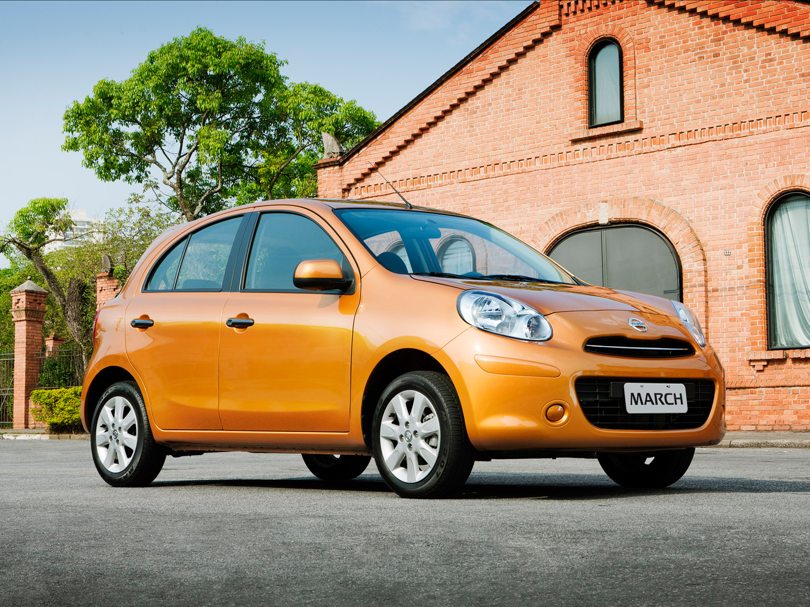 Марч машина. Ниссан Марч к13. Nissan Micra k13. Nissan Micra 2012 Orange. Nissan Micra Nismo.