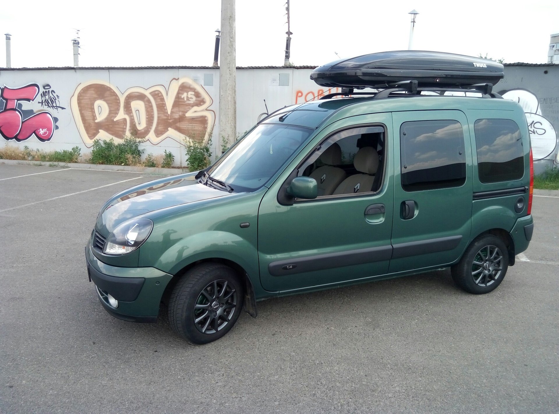 Рено кангу 1. Renault Kangoo 2005 Tuning. Renault Kangoo 2006 Tuning. Renault Kangoo 1.4 RT 1999 зеленый.