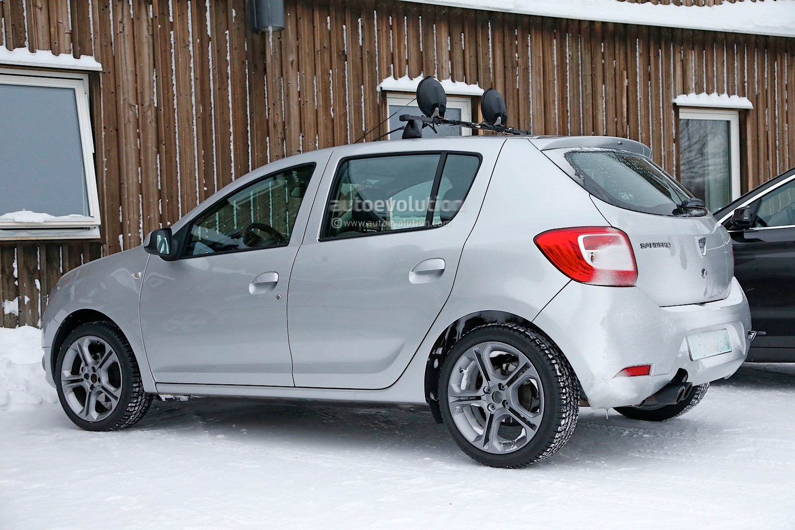 Renault Sandero stance