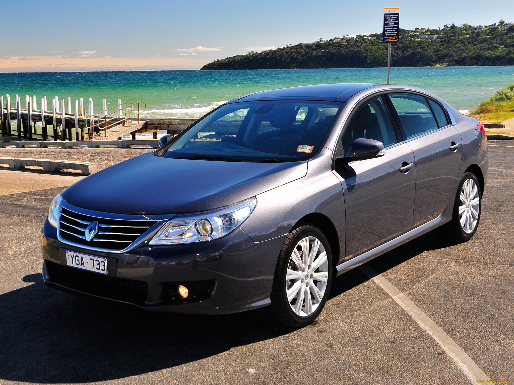 Рено латитьюд. Renault Latitude. Рено Латитьюд 2011. Рено Латитуде 2012.