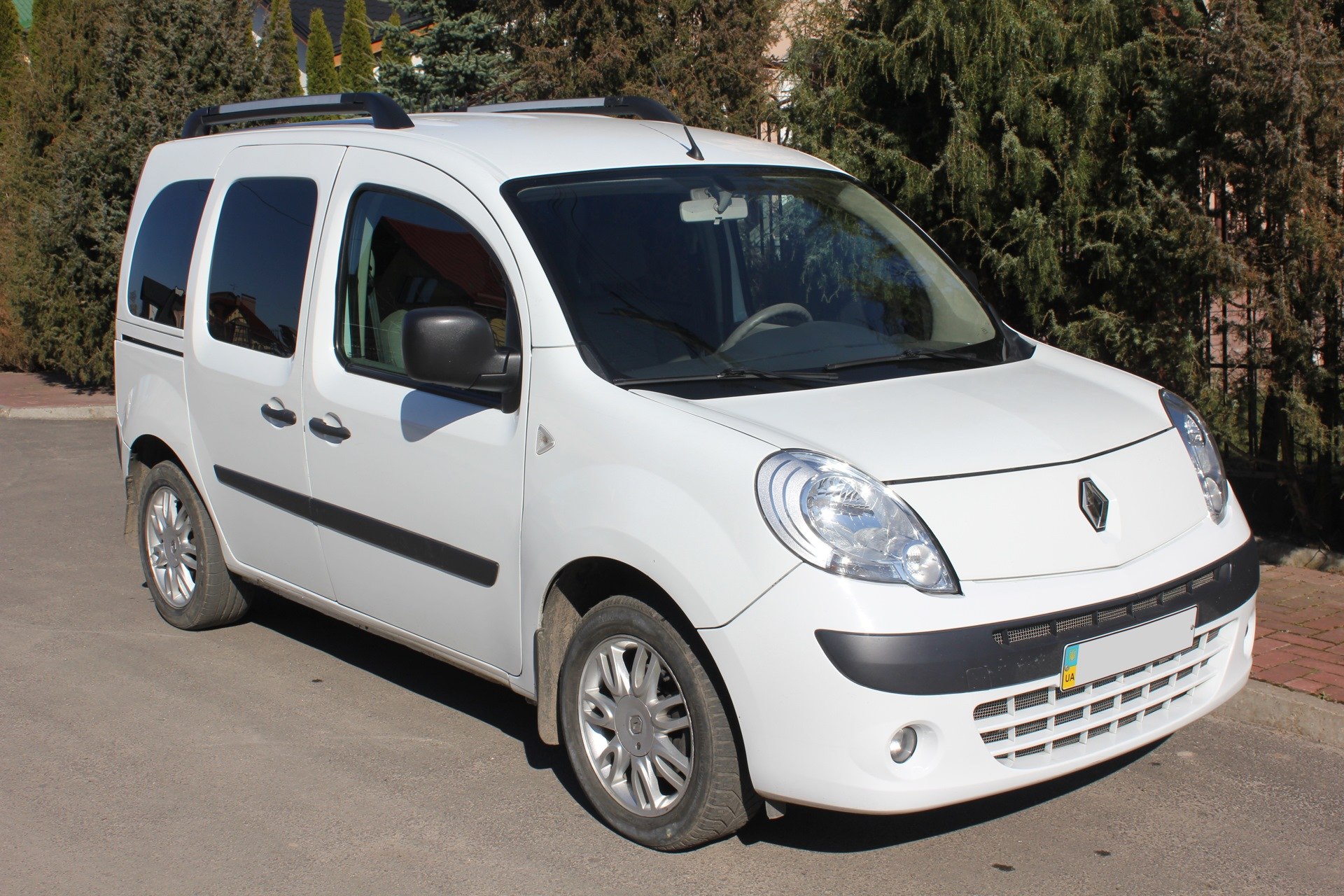 Рено кангу 2. Renault Kangoo 2011 White. Renault Kangoo 2011 White Front. Renault Kangoo II 3d 2009.