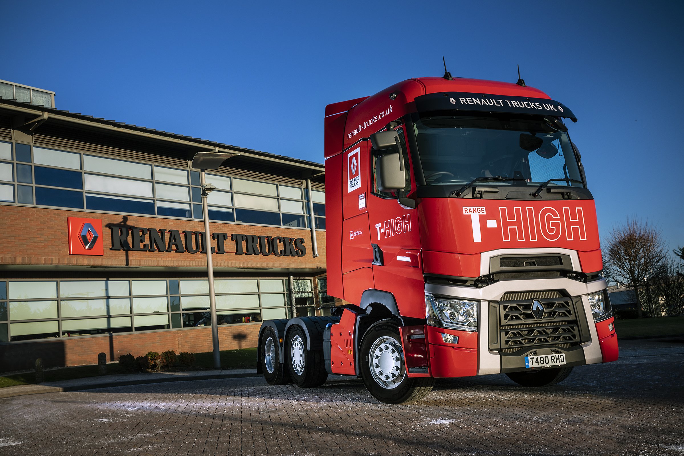 High t. Ренаулт трак. Renault Trucks t Evolution. Renault range. Renault Trucks t and t-High.