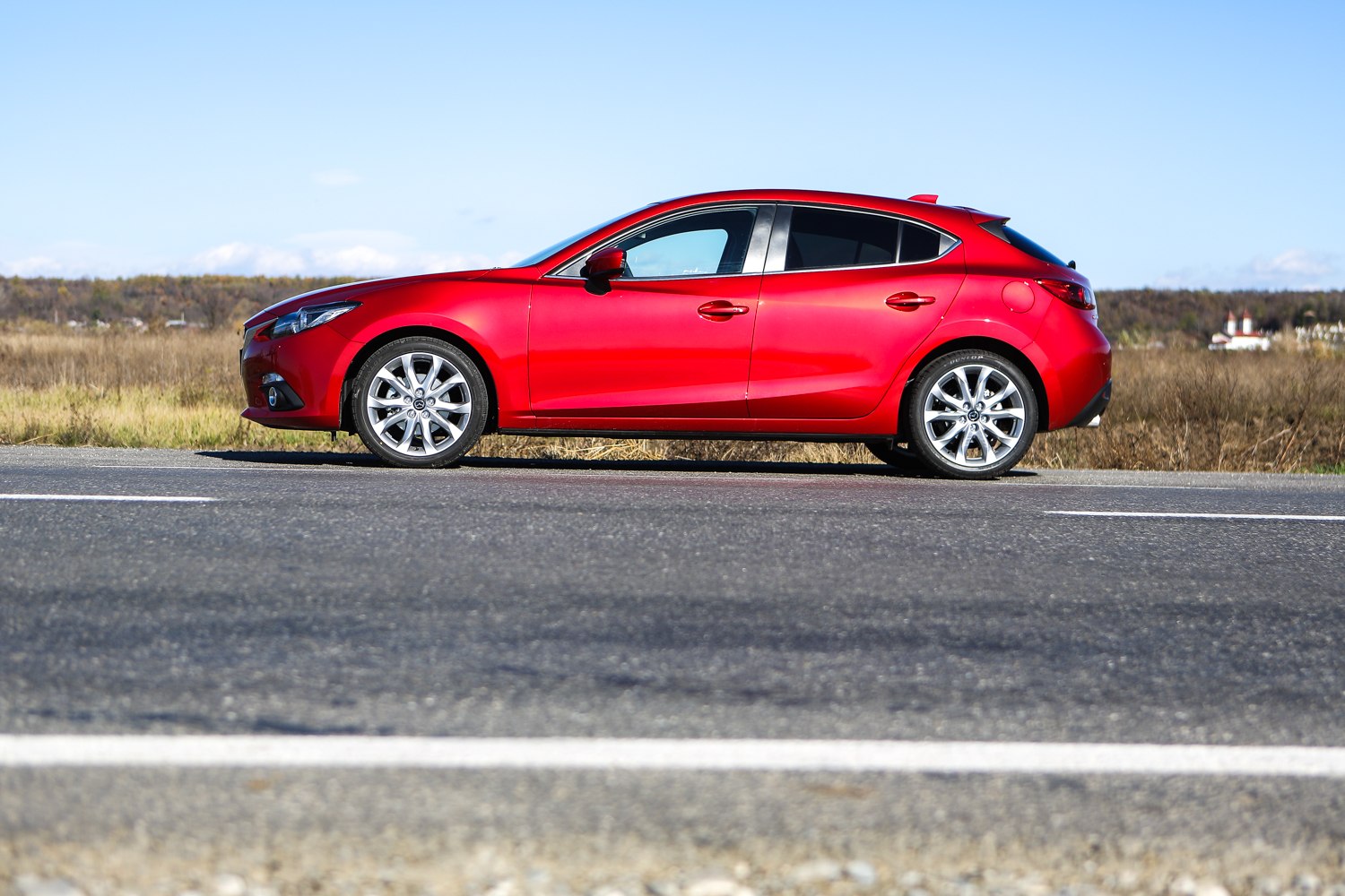 Мазда 3 купить в крыму. Mazda 3 Coupe. Красная Мазда 3 купе. Мазда 3 хэтчбек купе. Mazda 3 2013.
