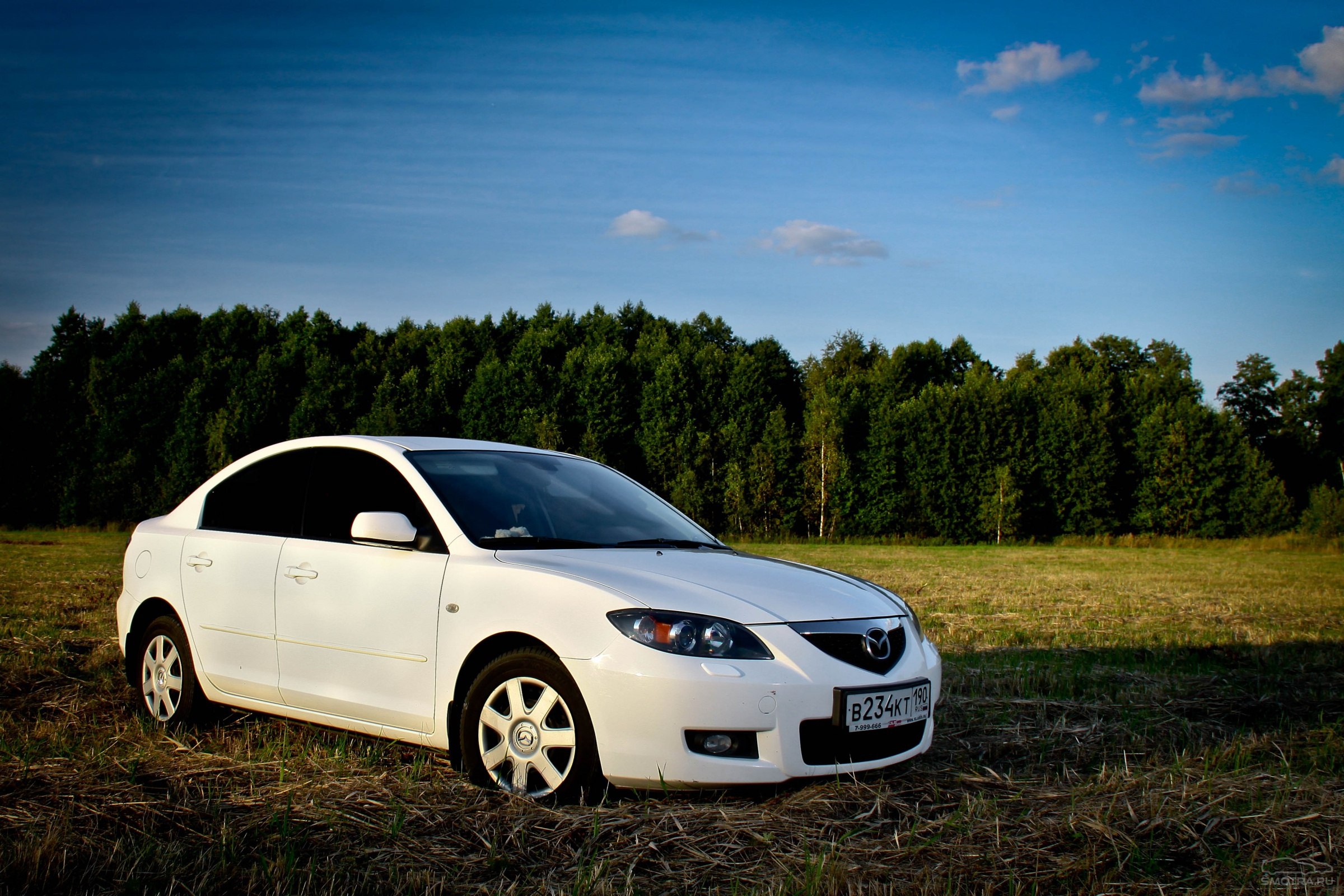 Автомобиль бела. Mazda 3 белая. Мазда 3 белая седан. Мазда 3 2006 белая. Мазда 3 в Старом кузове белая.