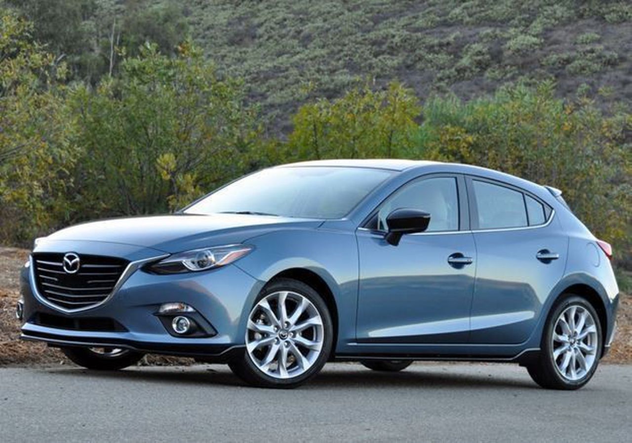 Mazda axela 2016. Mazda 3 2015. Mazda 3 хэтчбек 2015. Mazda 3 2015 Hatchback. Mazda Axela 2015.