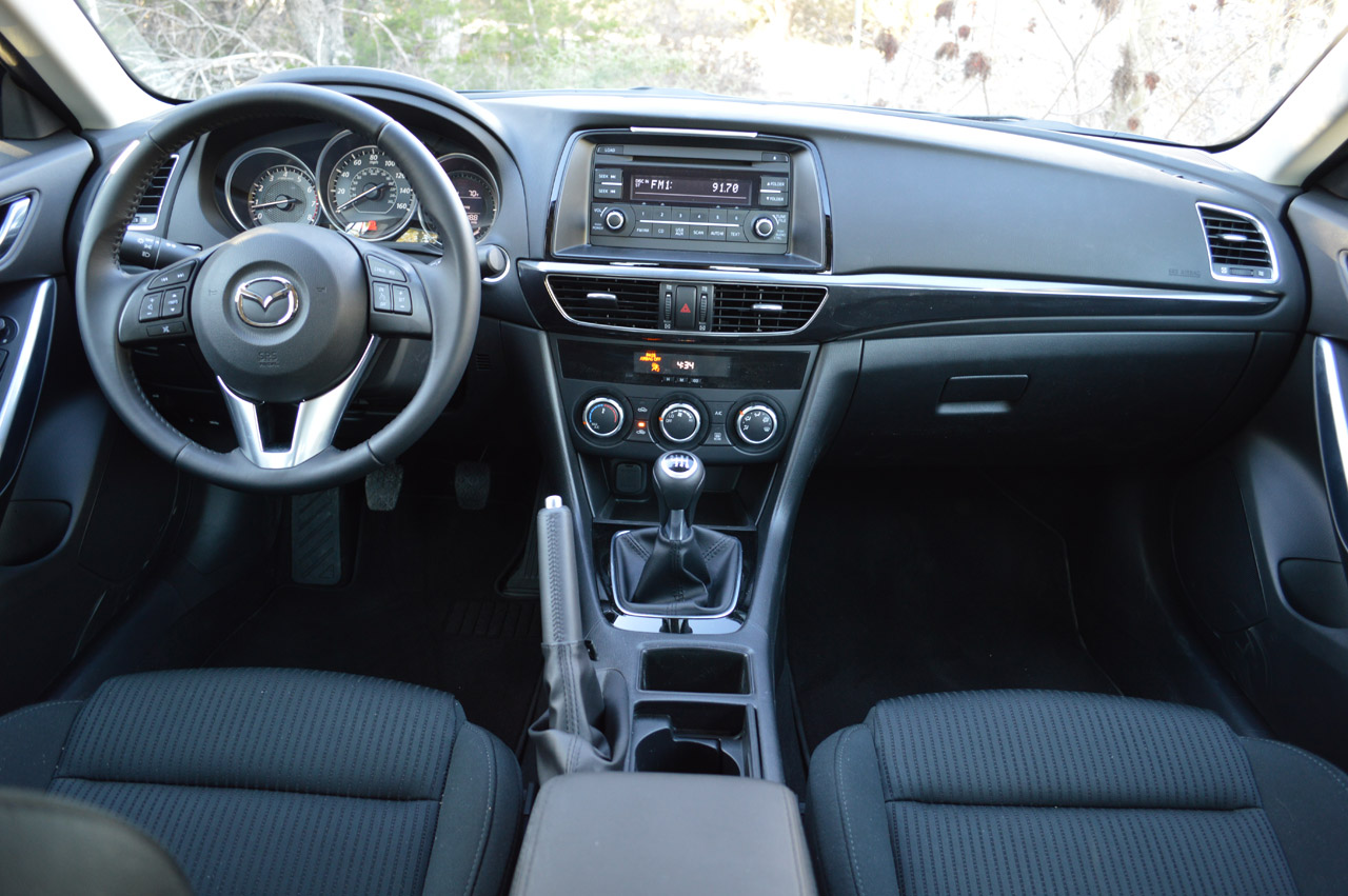 Торпедо мазда. Mazda 6 2013 салон. Мазда 6 2.5 салон. Мазда 6 седан салон. Mazda 6 Interior.