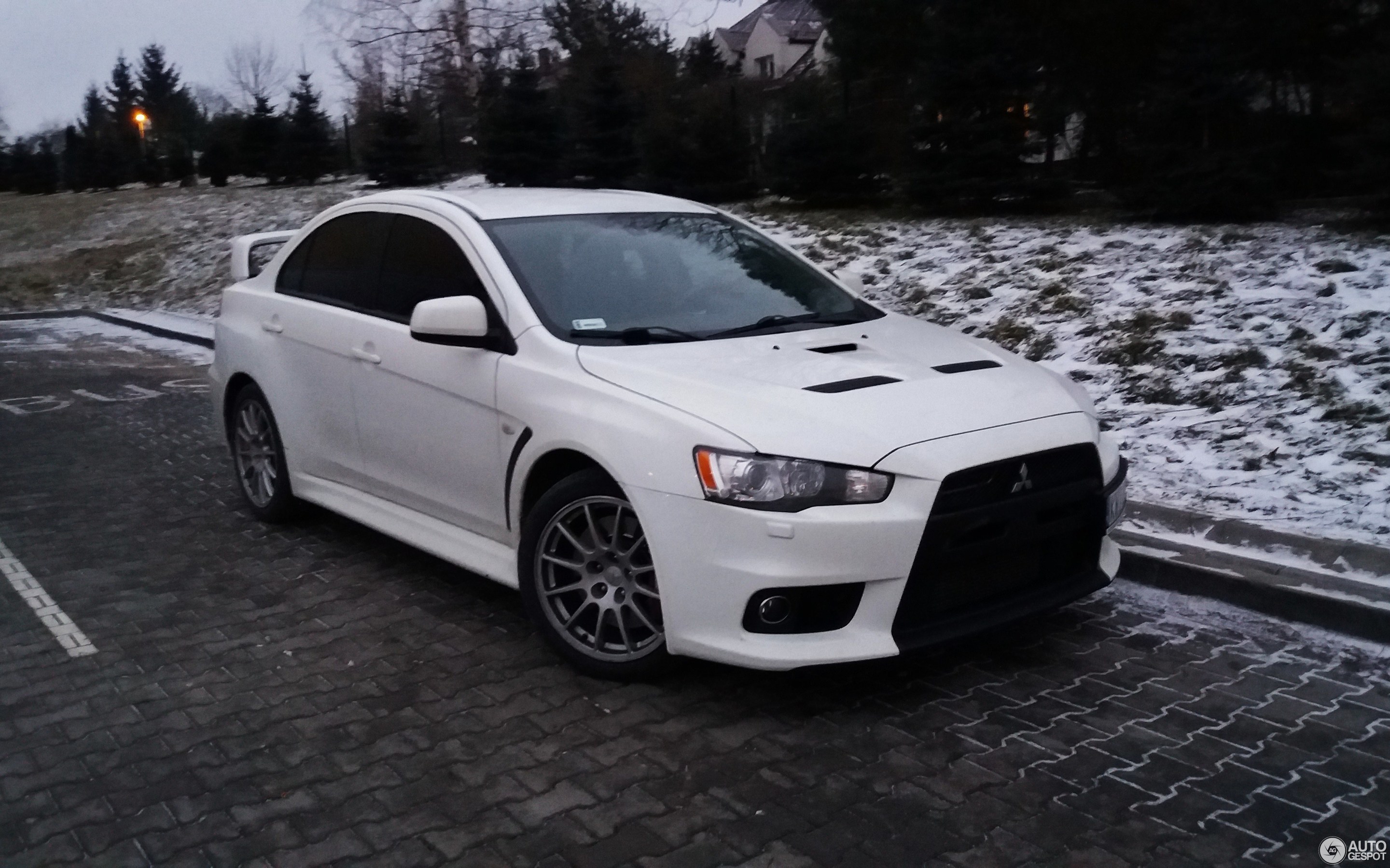 Mitsubishi Lancer Evolution 10 White