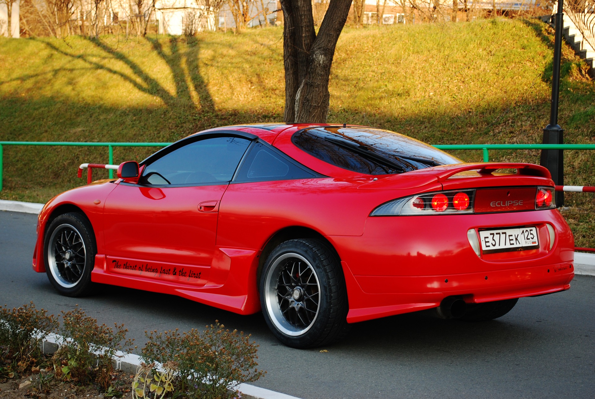 Mitsubishi Eclipse вид спереди