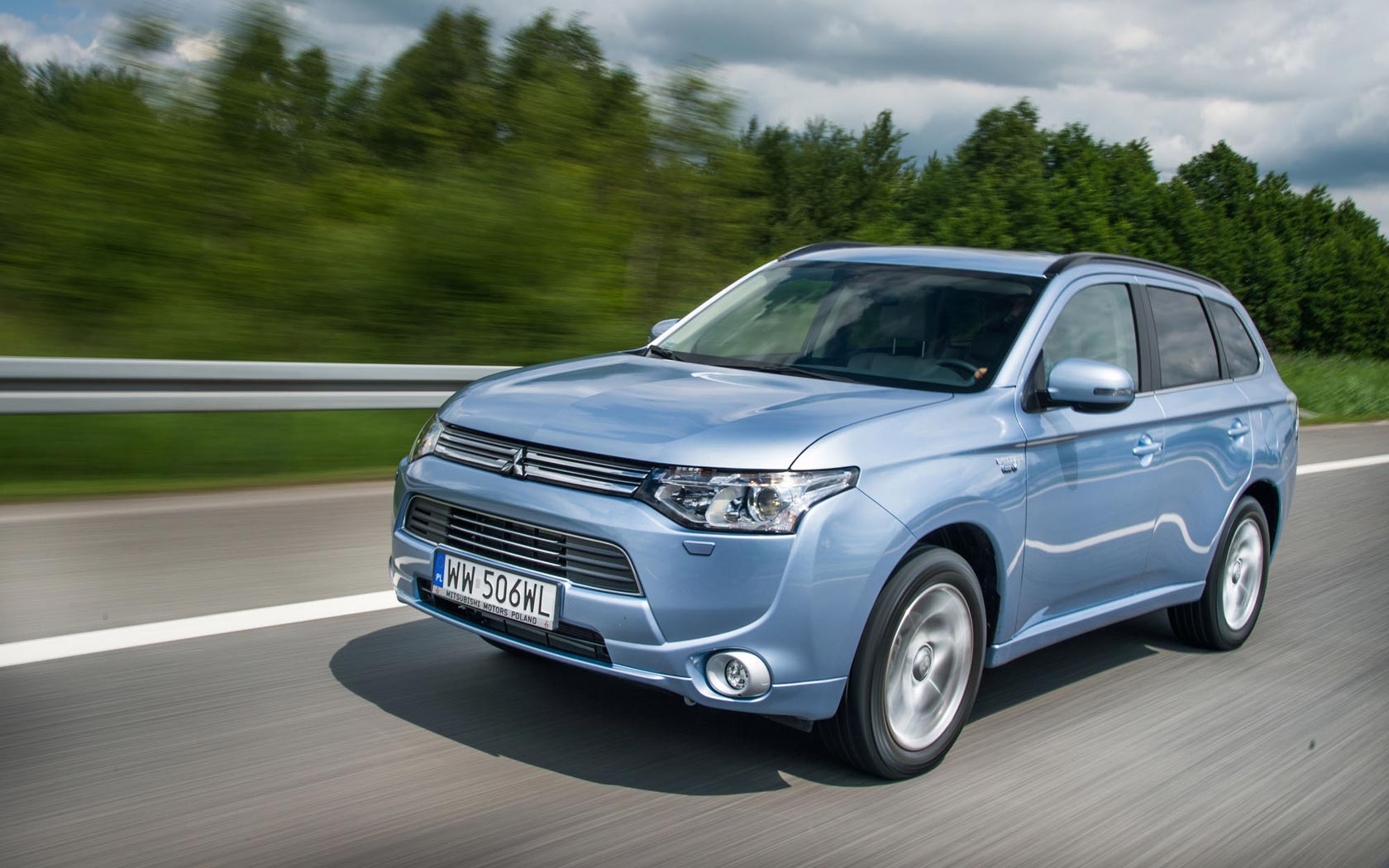 Аутлендер 2013. Mitsubishi Outlander PHEV 2015. Mitsubishi Outlander PHEV 2013. Mitsubishi Outlander 2013-2015. Аутлендер PHEV 2015.