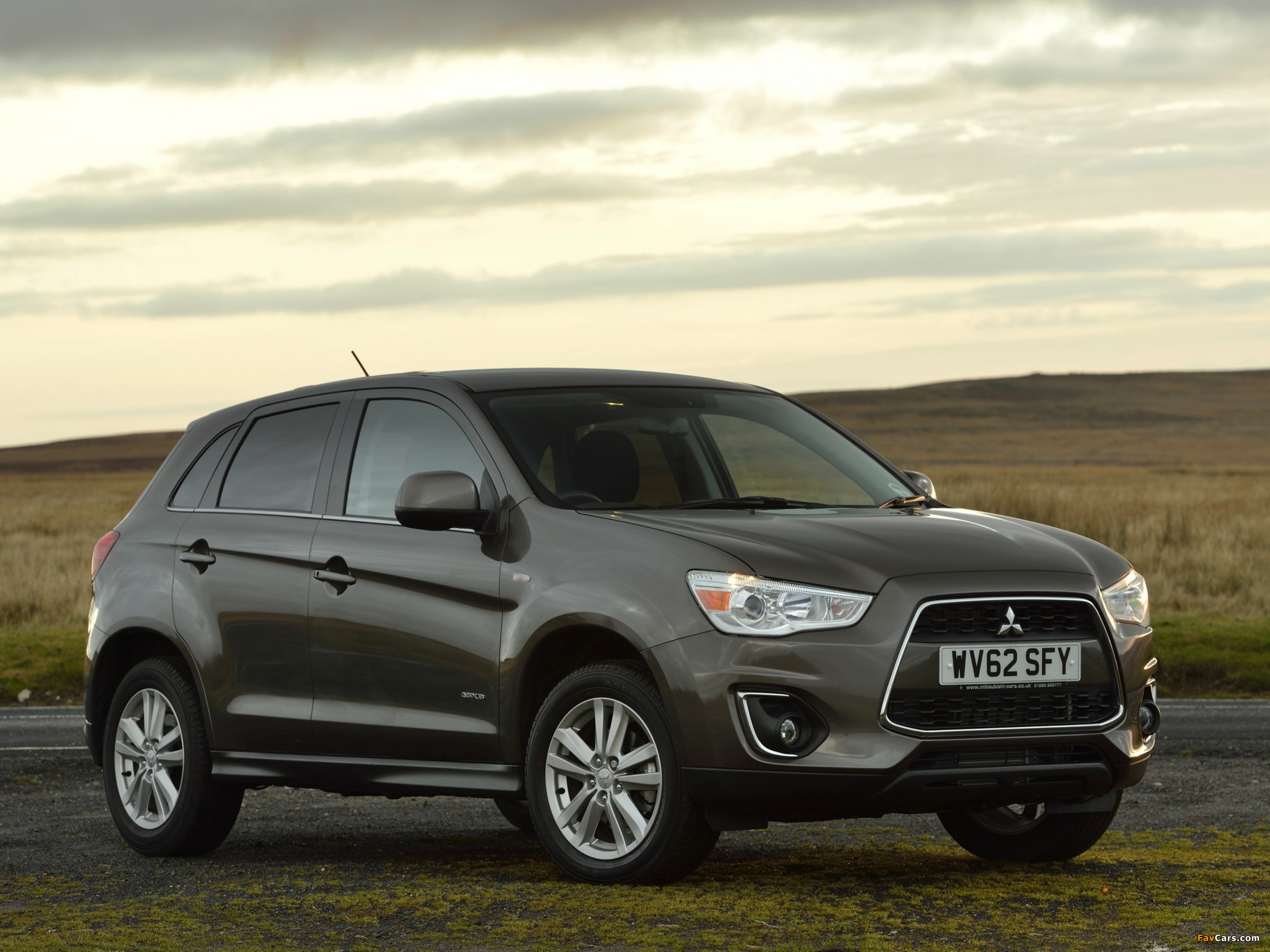 Асх 1.6. Митсубиси АСХ. Mitsubishi ASX 2013. Mitsubishi ASX 1.6. Митсубиси асикс 2013.