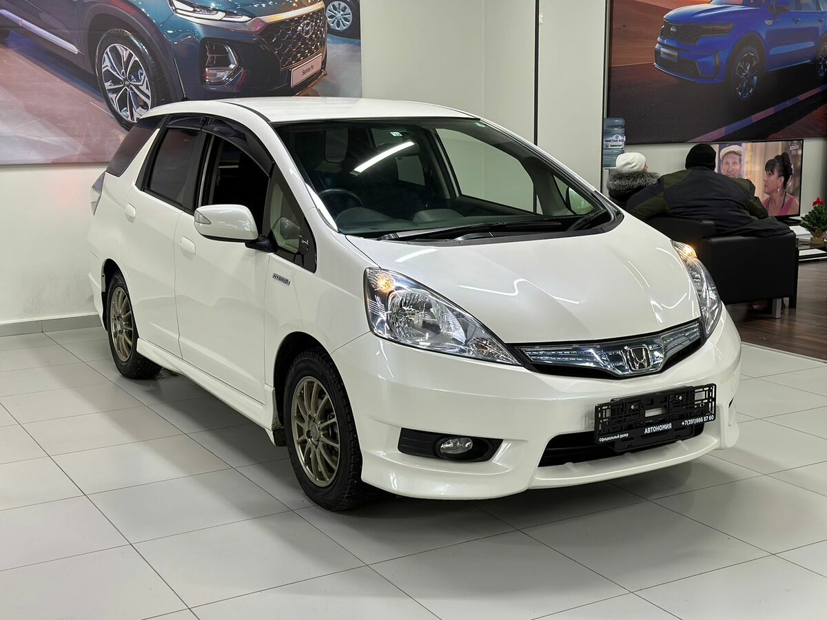 Fit shuttle 2011. Хонда фит шаттл 2015. Honda Fit Shuttle 2012. Хонда фит шаттл гибрид 2013. Фит шаттл 2012.