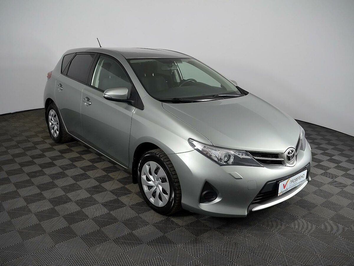 Toyota аурис 2013. Тойота аурис 2. Toyota Auris 2013. Тойота аурис 2013 года.