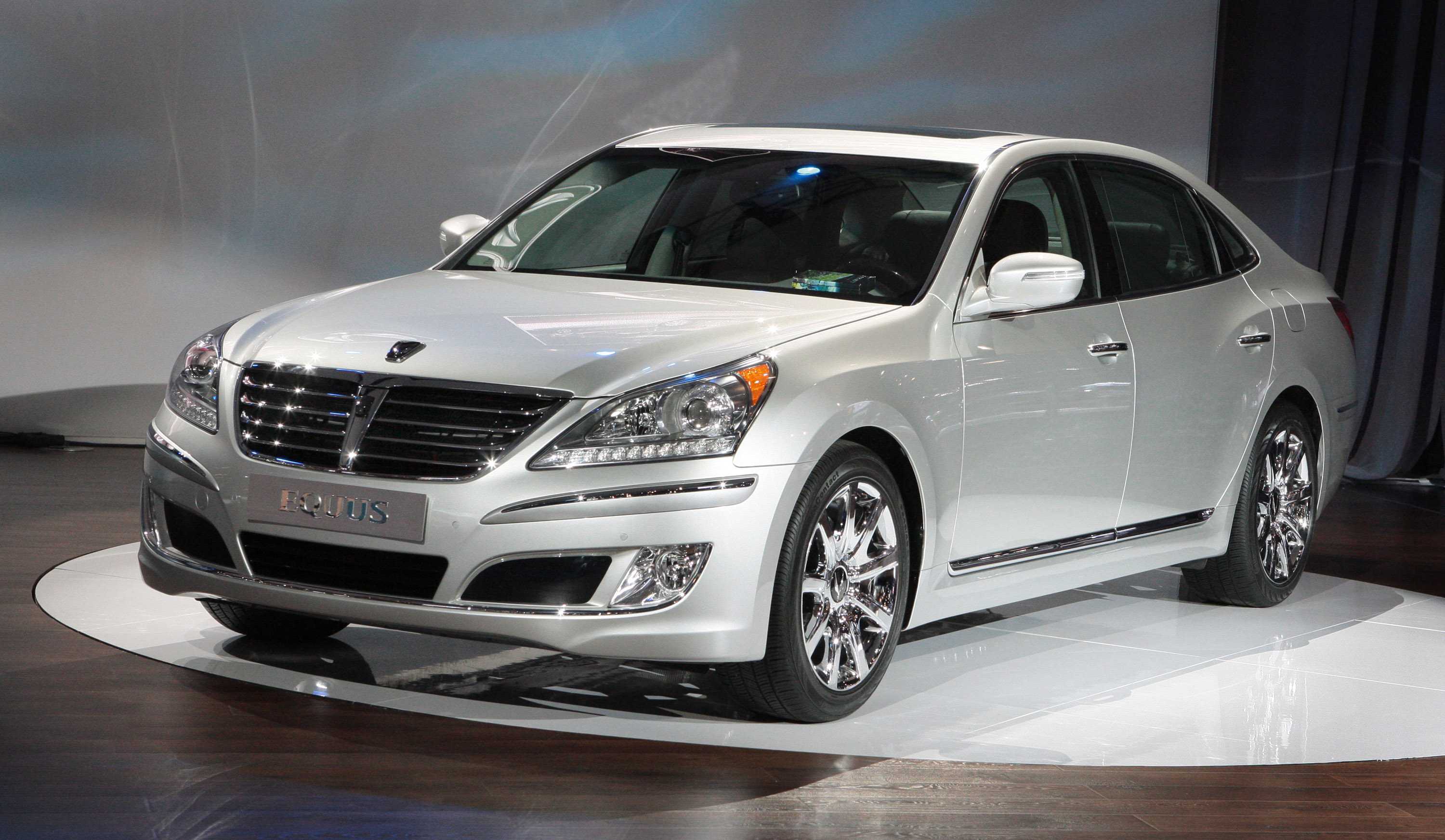 Hyundai equus. Hyundai Экус. Хендэ vi (Equus,Centennial). Хендай Экус 2011.