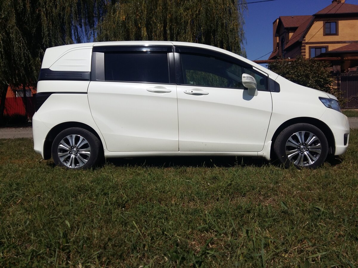 Хонда фрид 2010. Honda freed 2 белый r17. Honda freed Plus белая r16. Хонда Фрид 2012 белый. Хонда Фрид белая 2018.