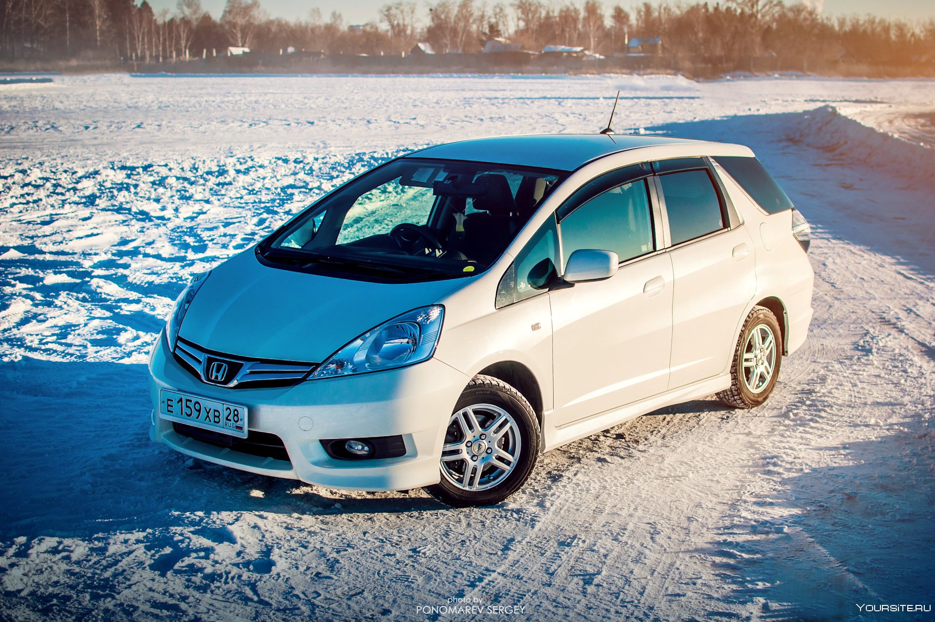 Машина не едет хонда. Хонда фит шаттл. Honda Fit Shuttle Hybrid. Honda Fit 2012. Honda Fit 1.5 2012.