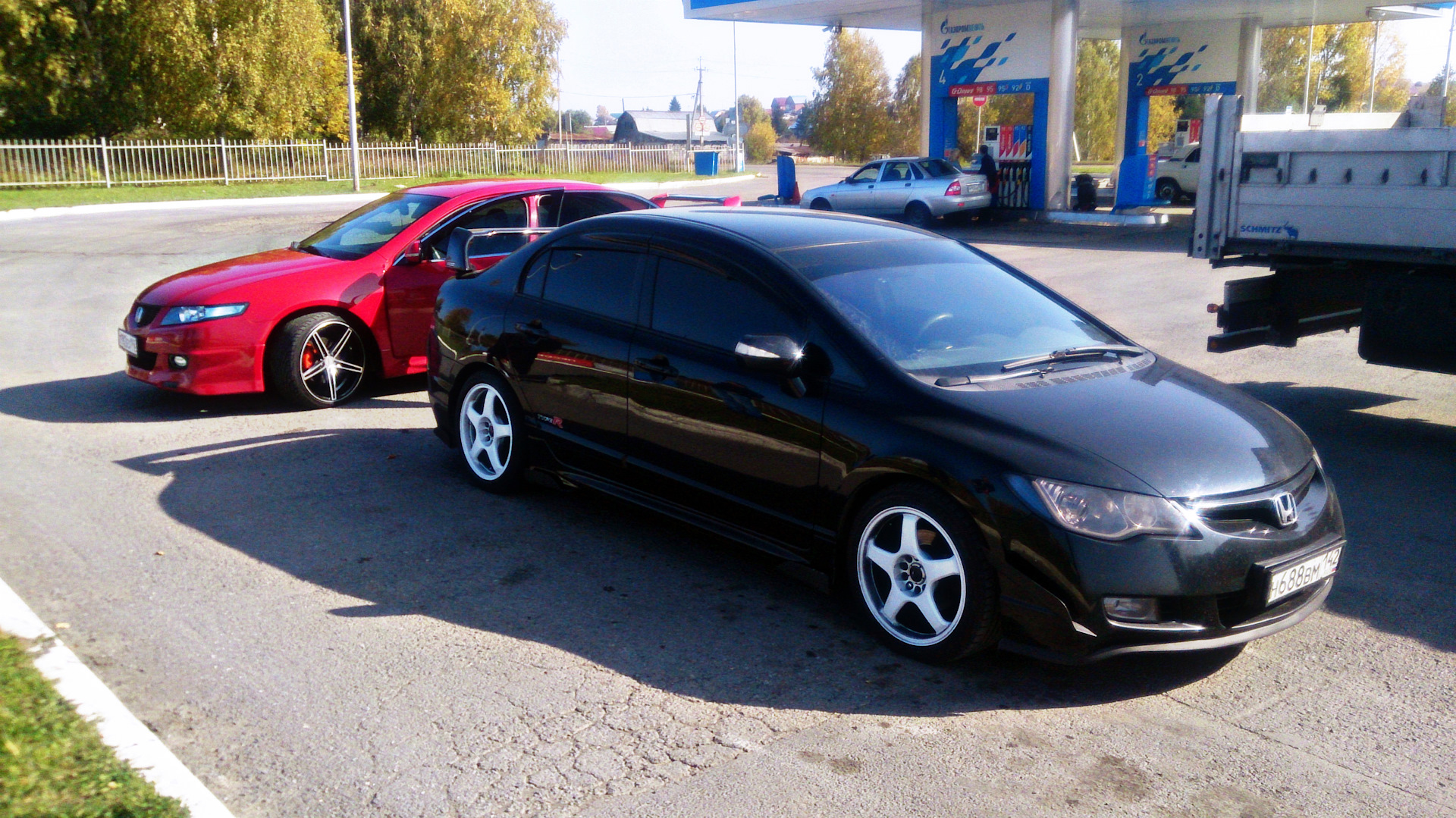 Civic 4d красный