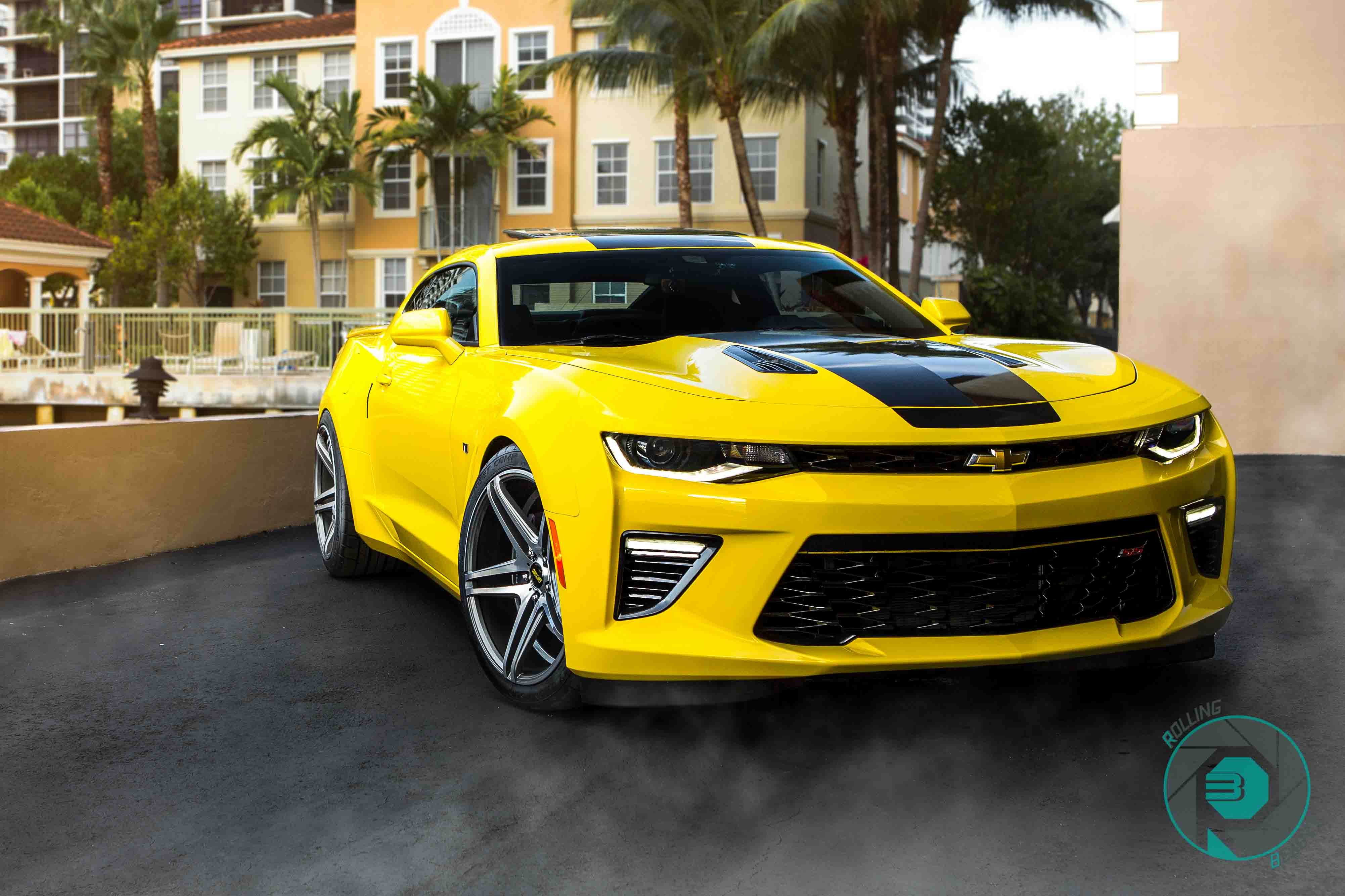 Chevrolet Camaro желтый 2017