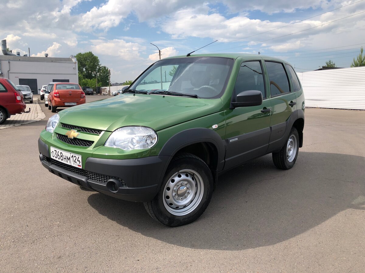 Chevrolet Niva зеленая